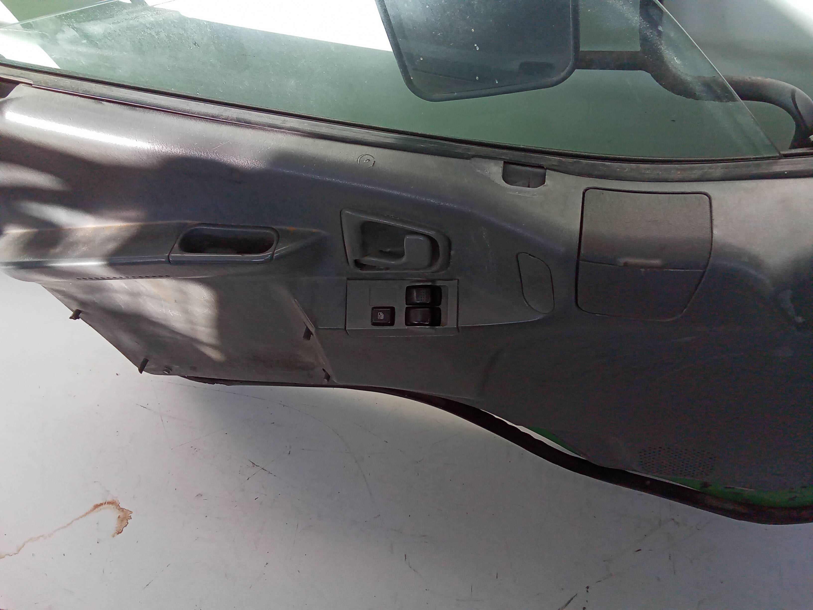 Puerta delantera derecha mitsubishi canter 01/96 ->