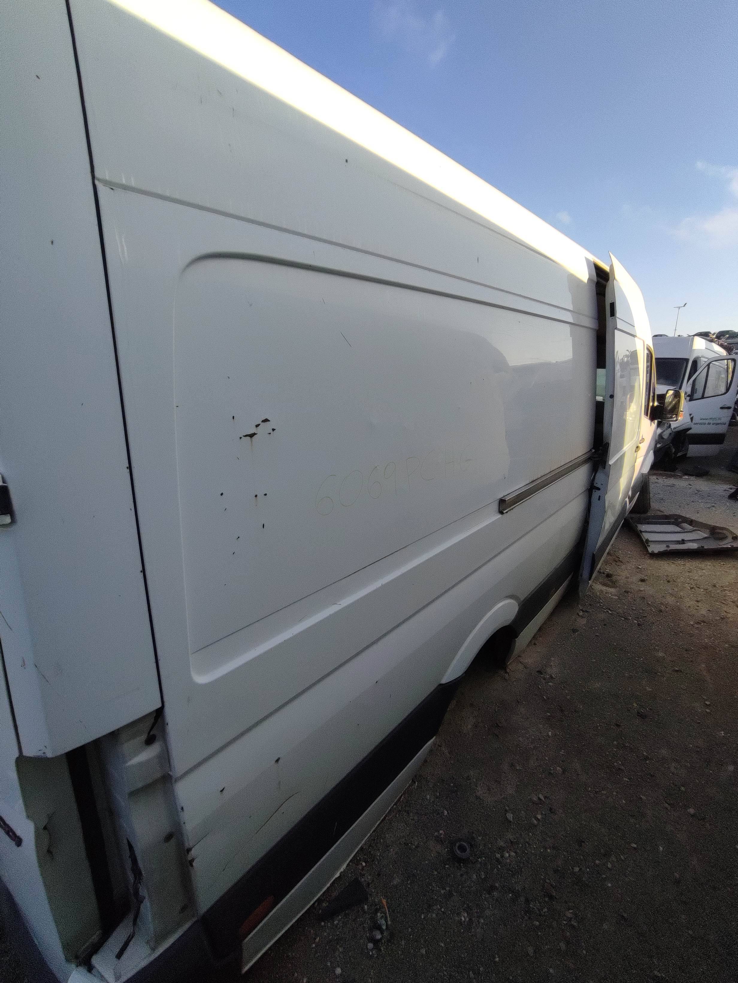 Moldura lateral derecha volkswagen crafter combi (2e)(03.2006->)