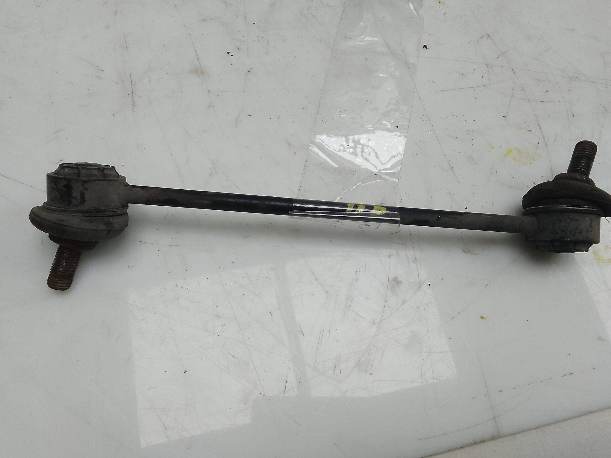 Bieleta de suspension delantera derecha toyota yaris (xp13)(2017->)