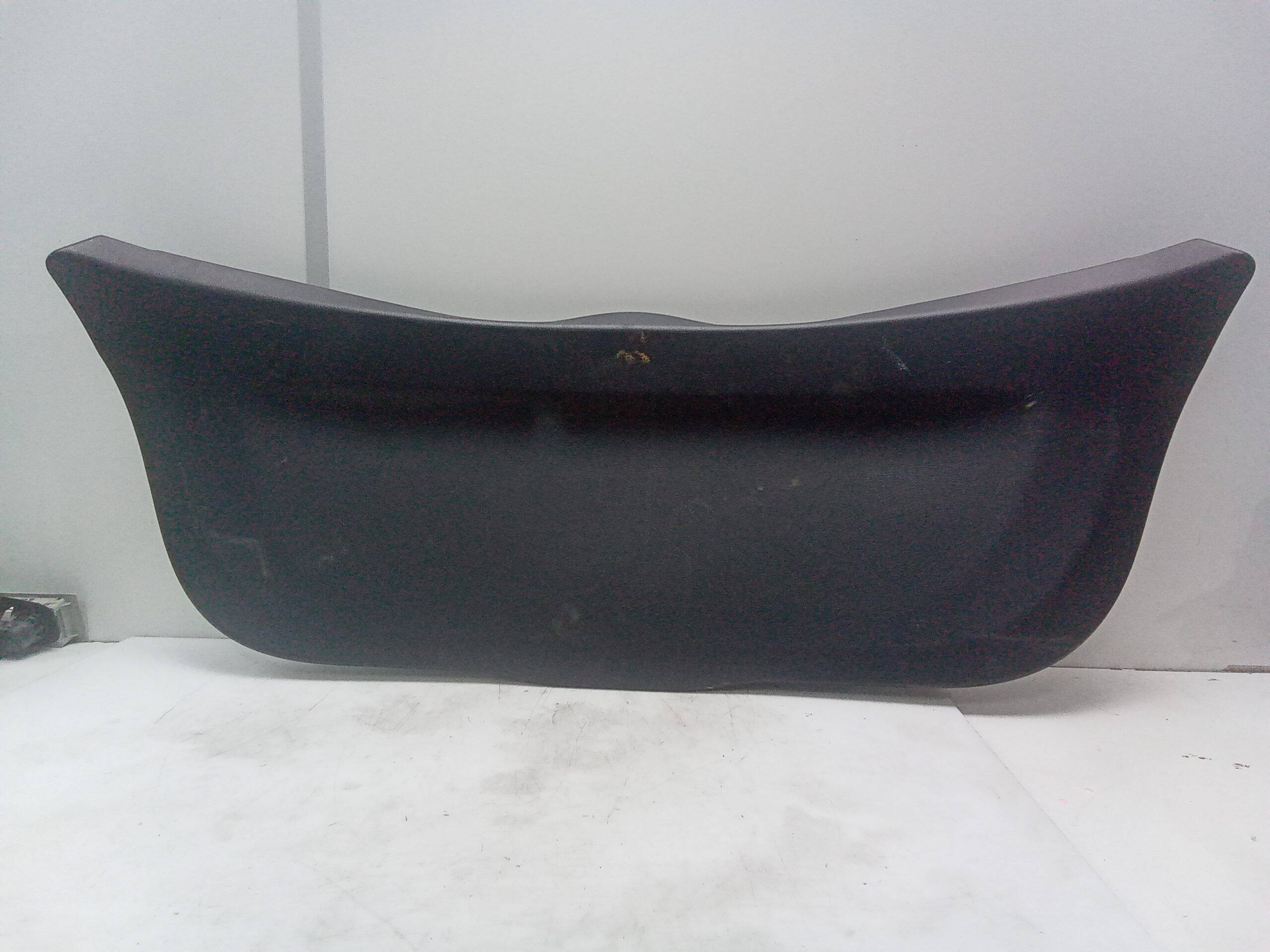 Moldura porton trasero toyota yaris (p13)(2014->)