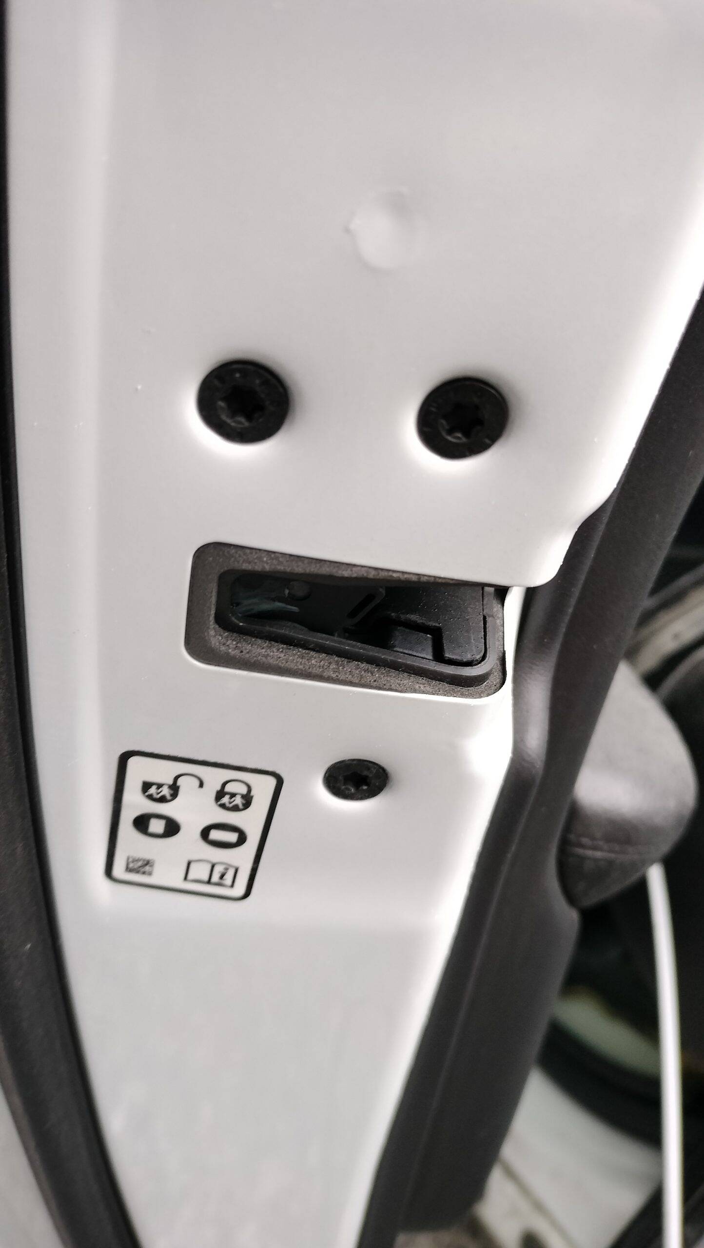 Cerradura puerta trasera izquierda jaguar xf (2008->)