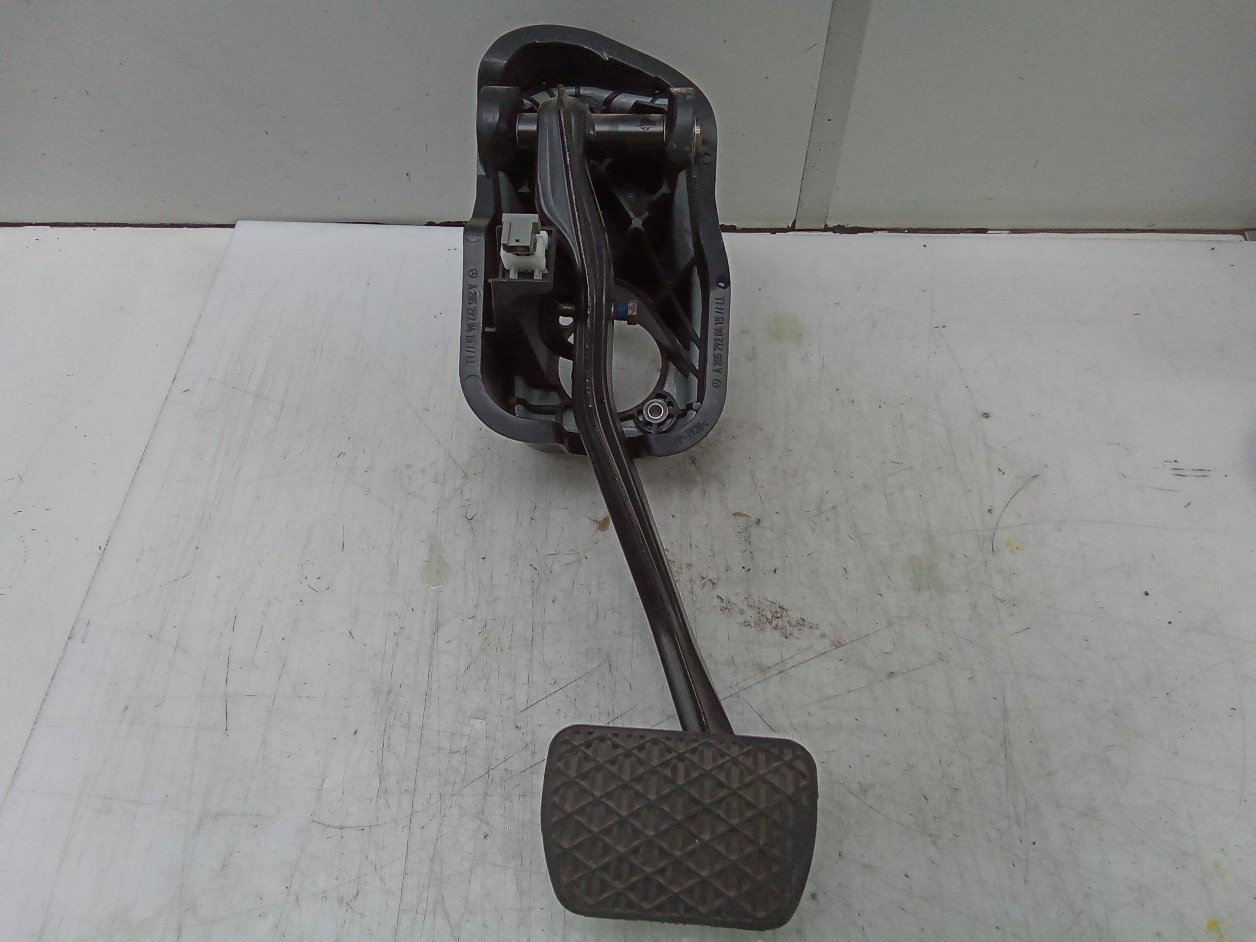 Pedal de freno mercedes-benz clase c (bm 205) berlina (03.2014->)