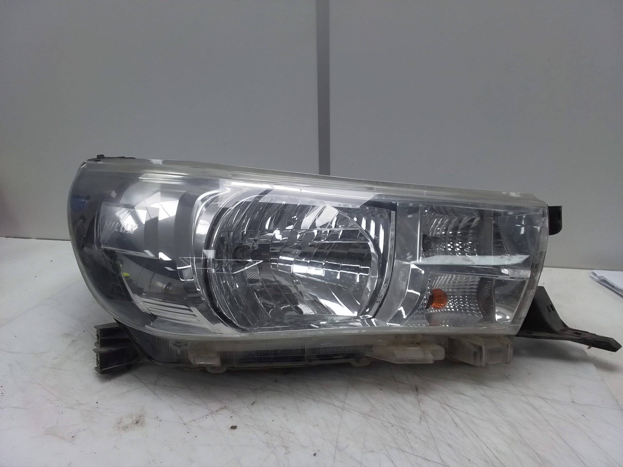 Faro derecho toyota hilux (gun1)(2016->)