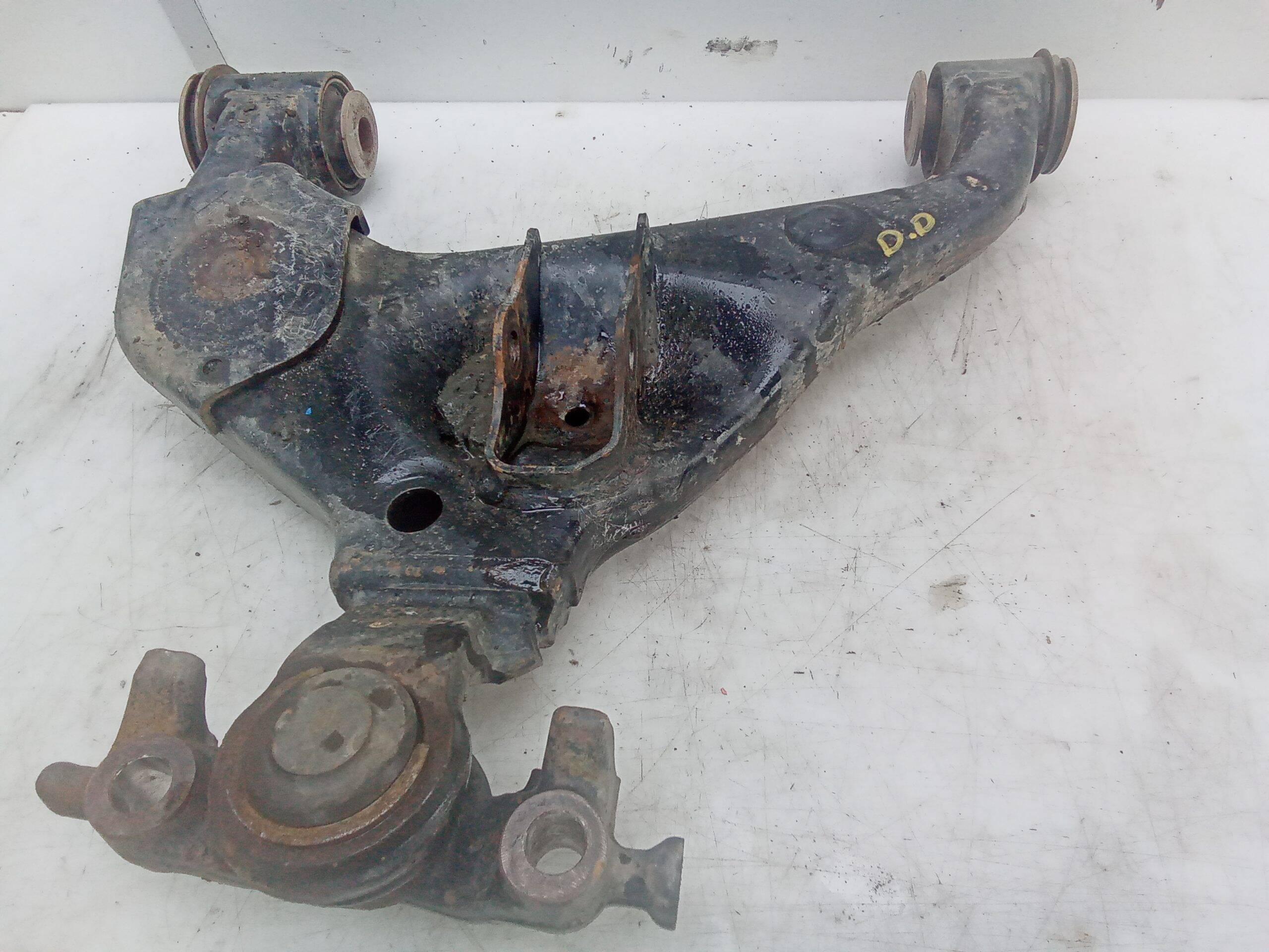 Brazo suspension inferior delantero derecho toyota hilux (gun1)(2016->)