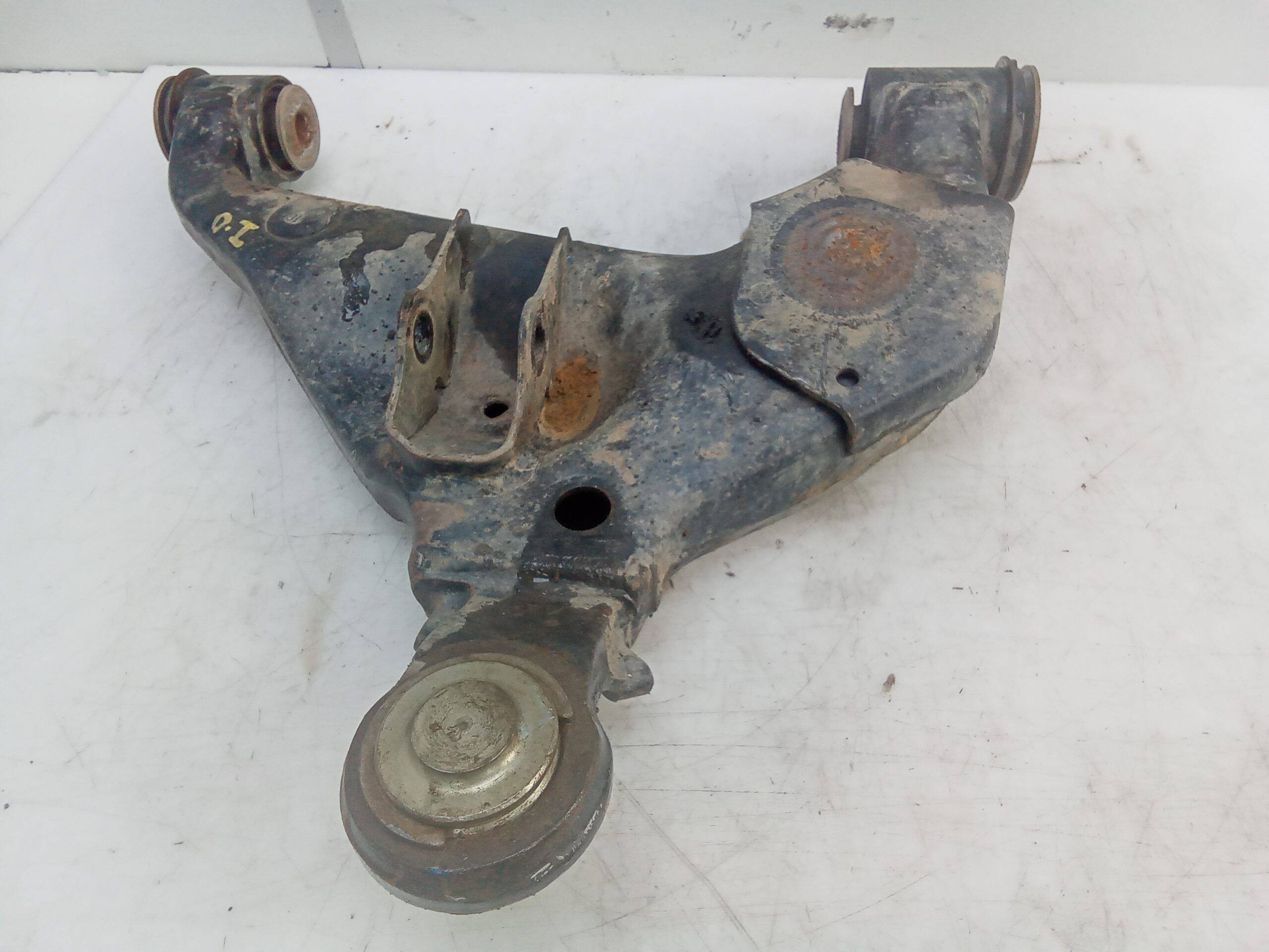 Brazo suspension inferior delantero izquierdo toyota hilux (gun1)(2016->)