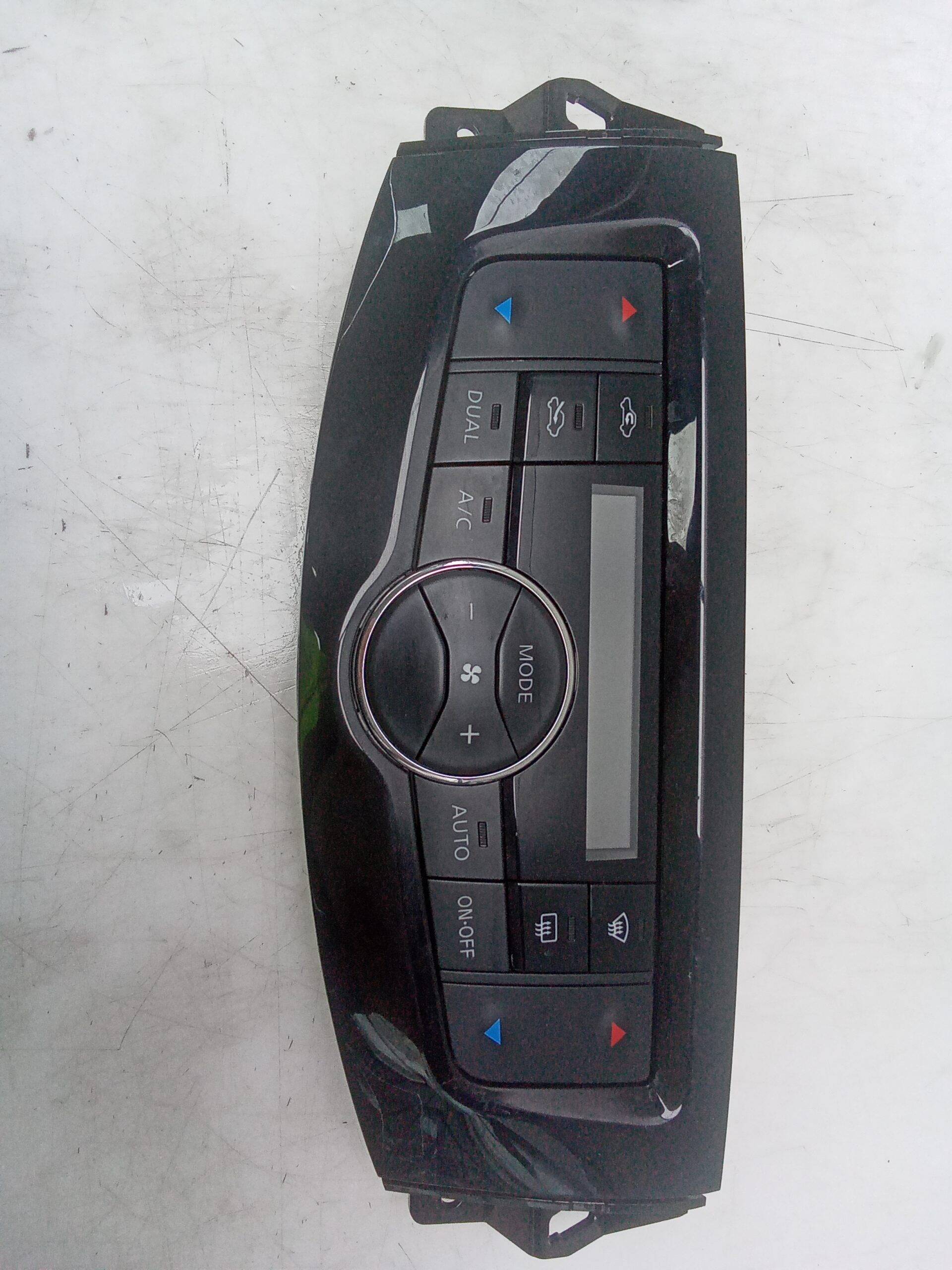 Mando climatizador nissan navara np300 pick-up (d23m)(12.2015->)