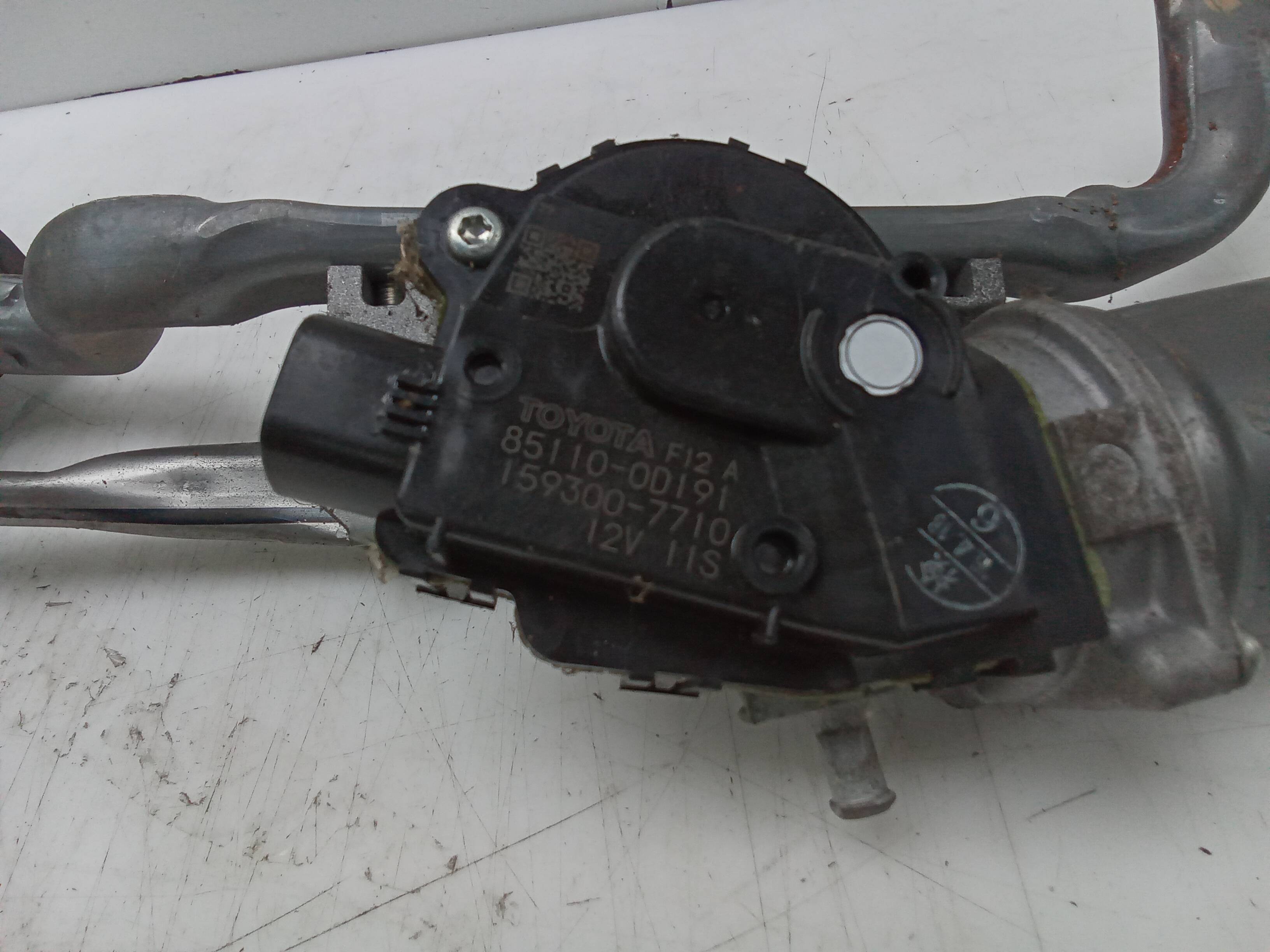 Motor limpiaparabrisas toyota yaris (p13)(2014->)