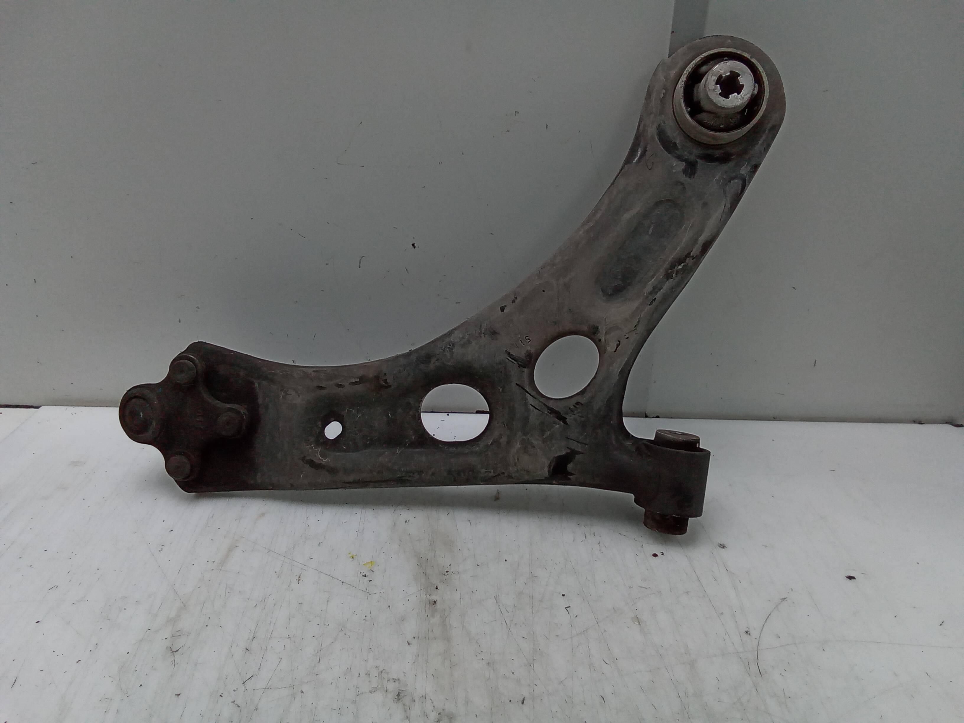 Brazo suspension inferior delantero izquierdo peugeot 208 (p2)(06.2019->)