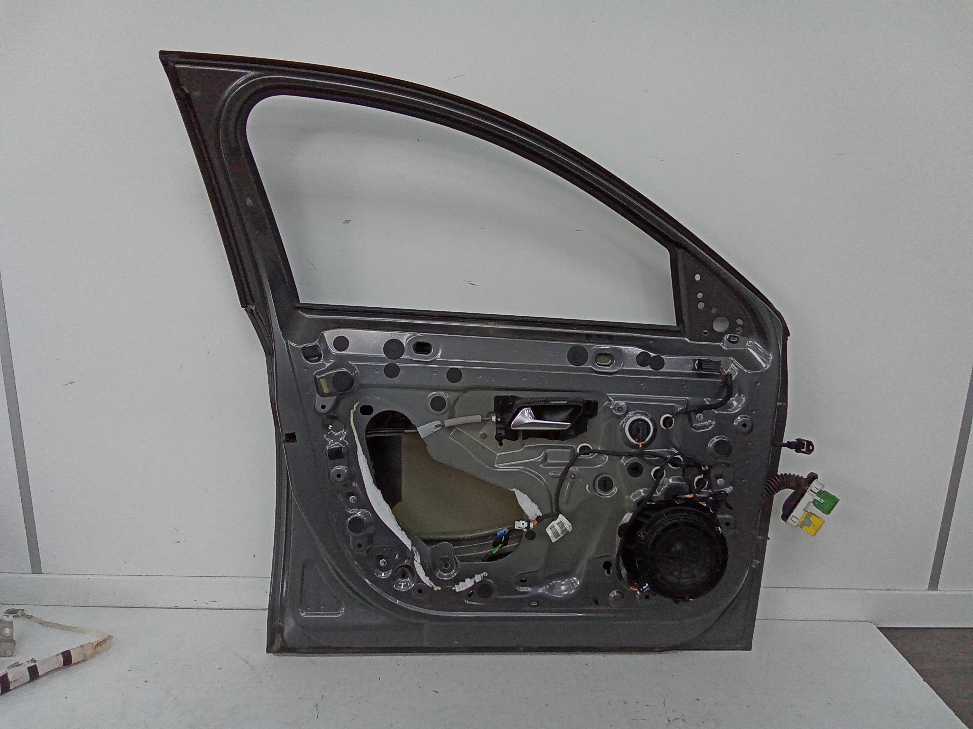 Puerta delantera izquierda peugeot 208 (p2)(06.2019->)