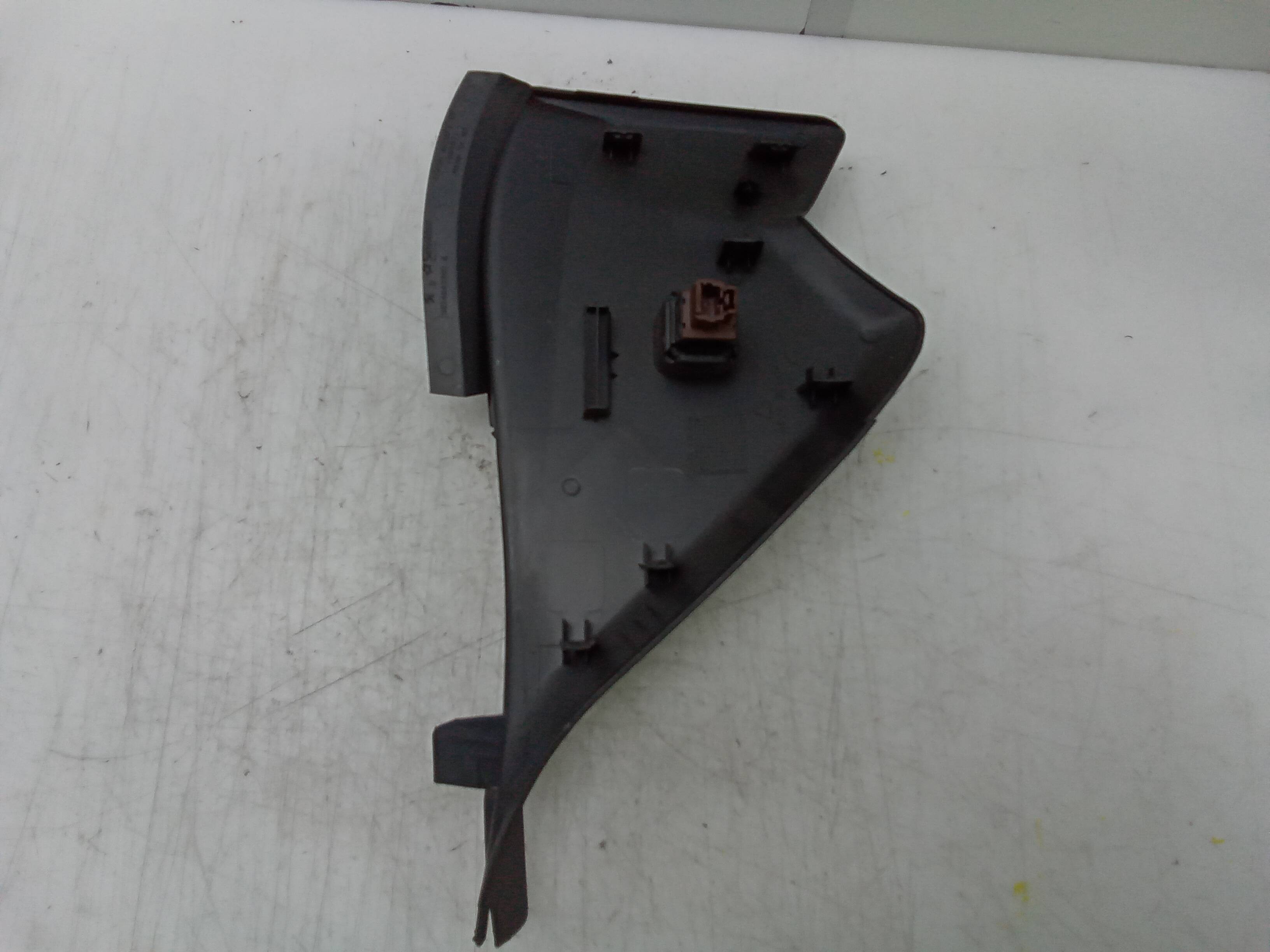 Tapa lateral derecha guarnecido salpicadero peugeot 208 (p2)(06.2019->)