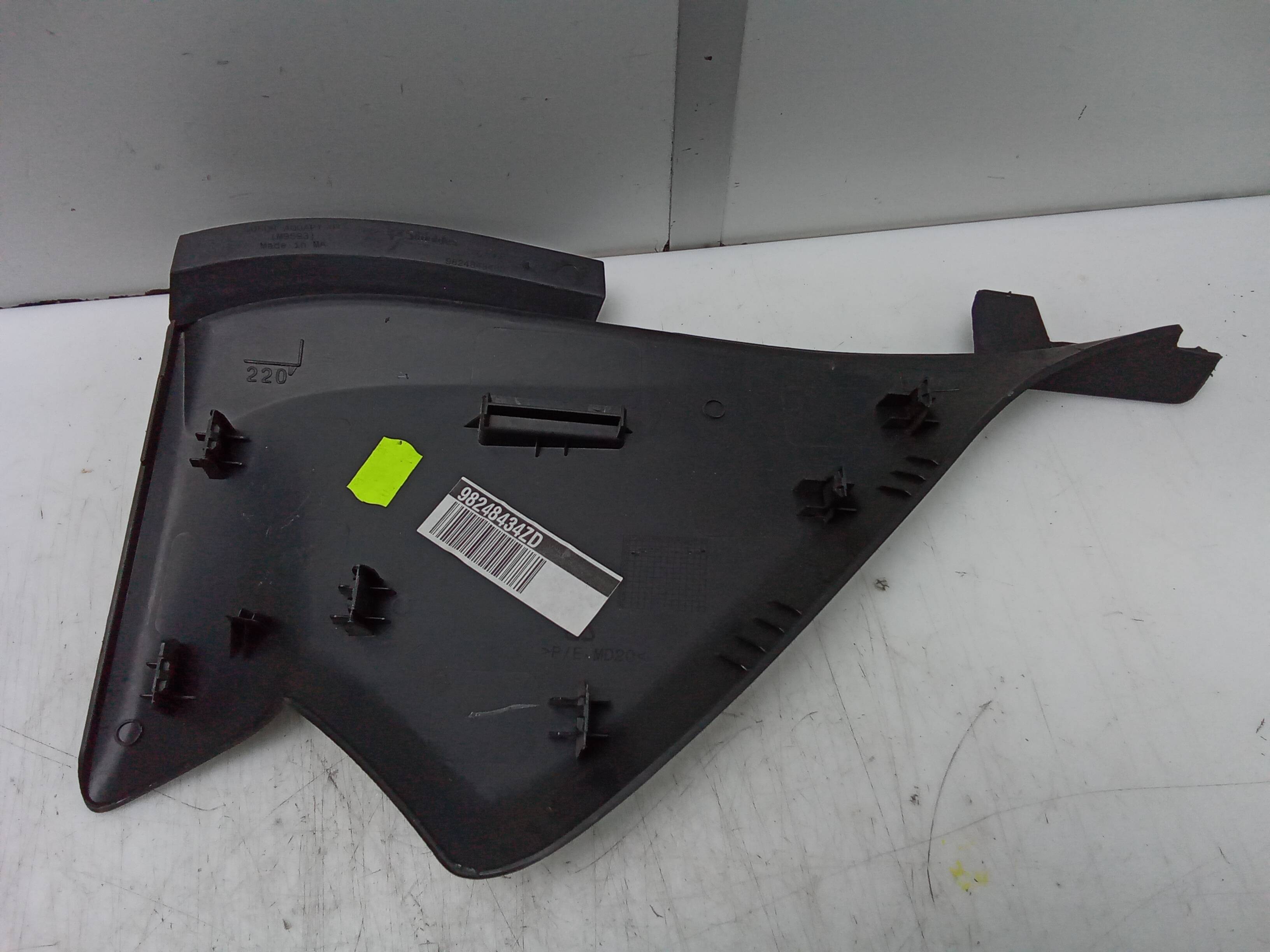 Moldura lateral izquierda peugeot 208 (p2)(06.2019->)