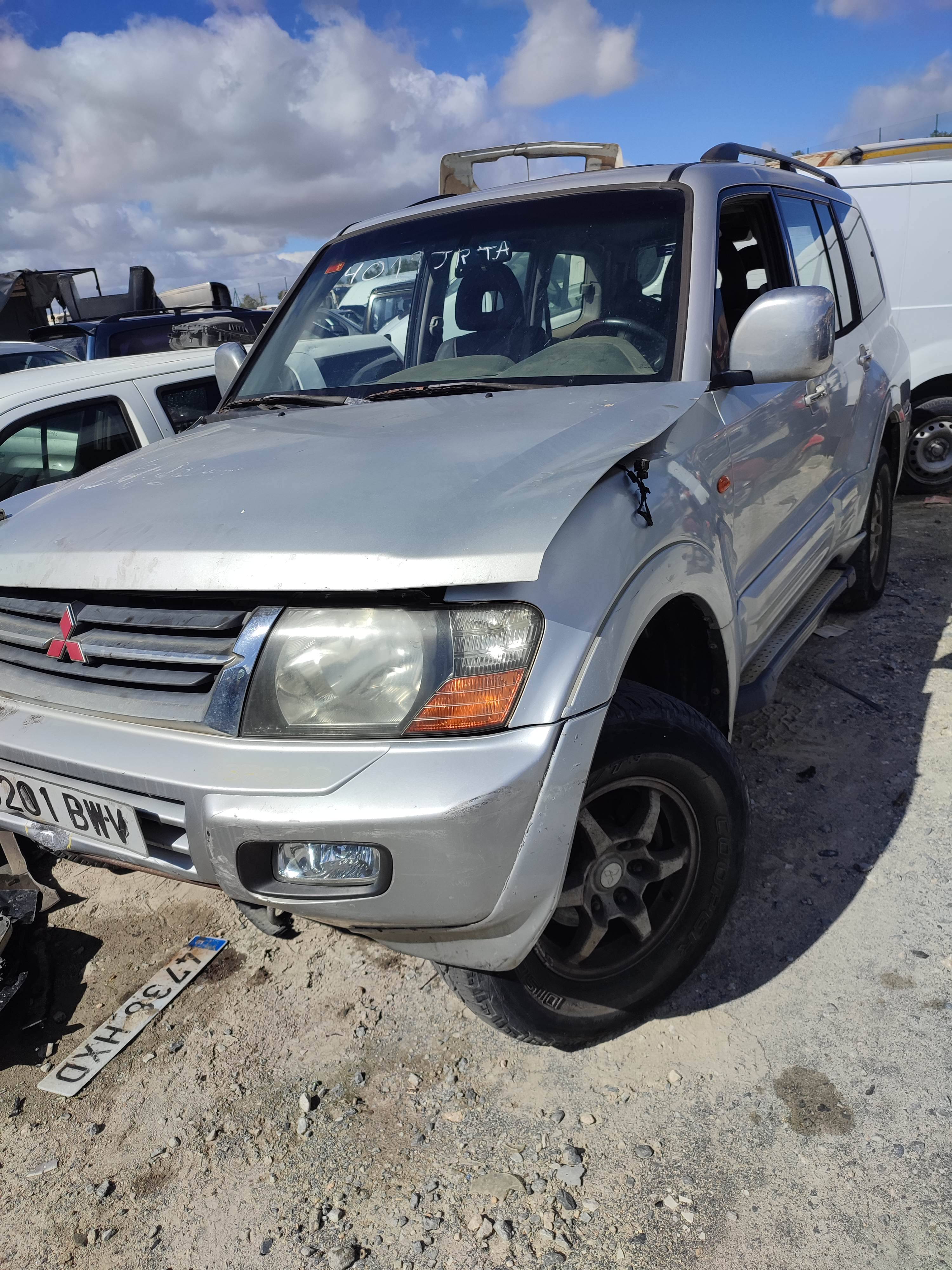 Rejilla delantera mitsubishi montero (v60/v70)(2000->)