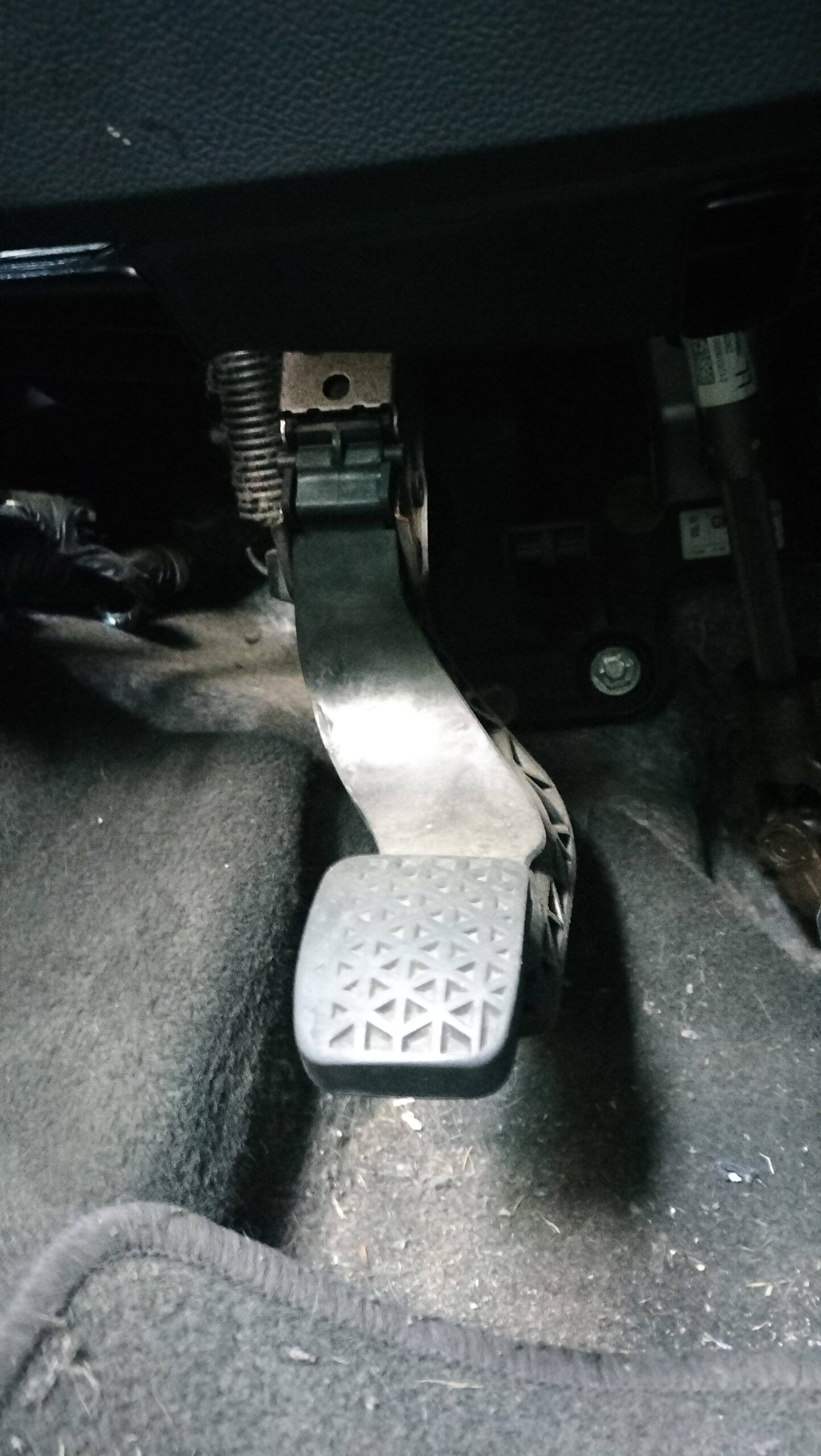 Pedal embrague chevrolet aveo berlina (2011->)