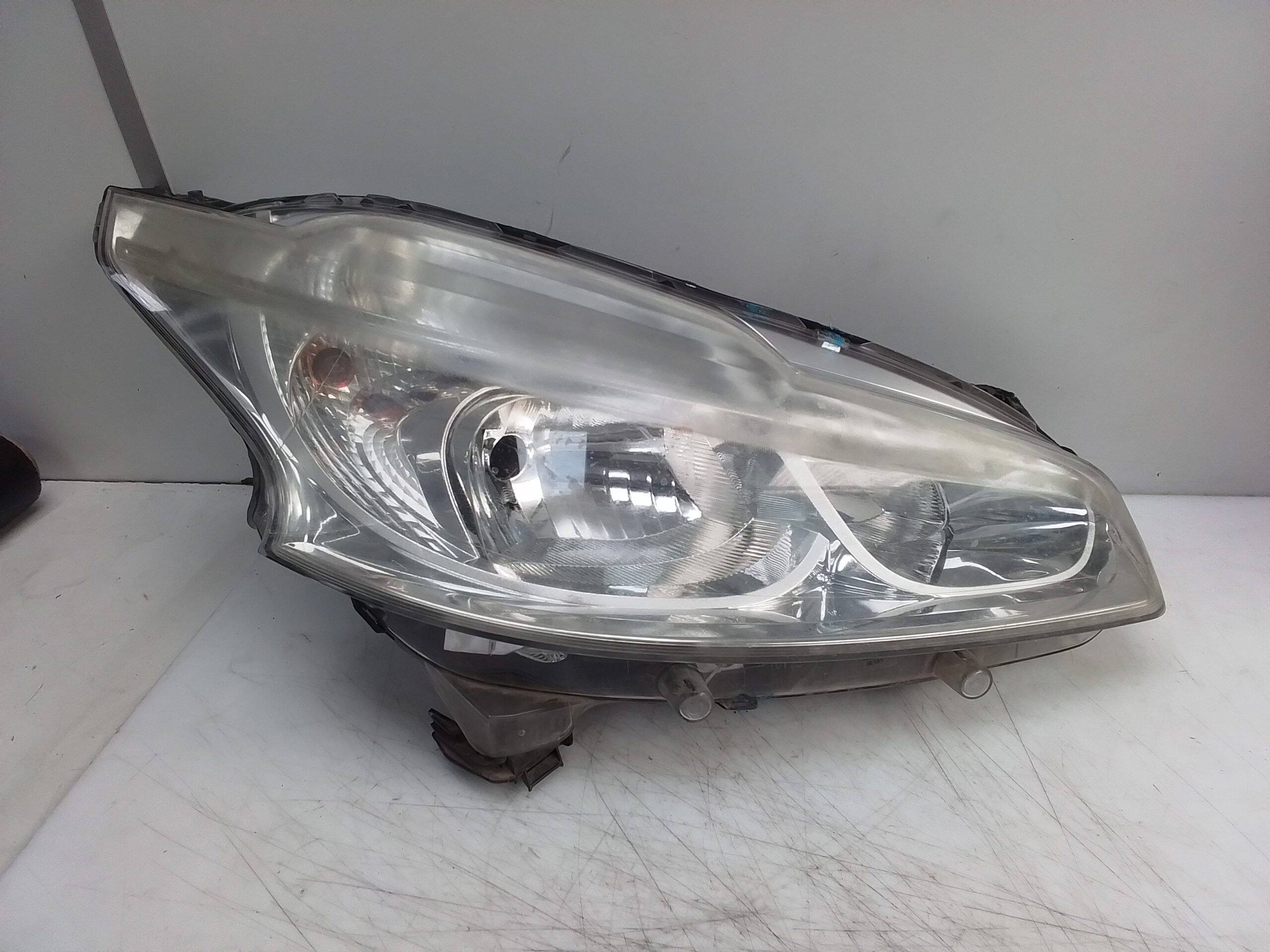 Faro derecho peugeot 208 (01.2012->)