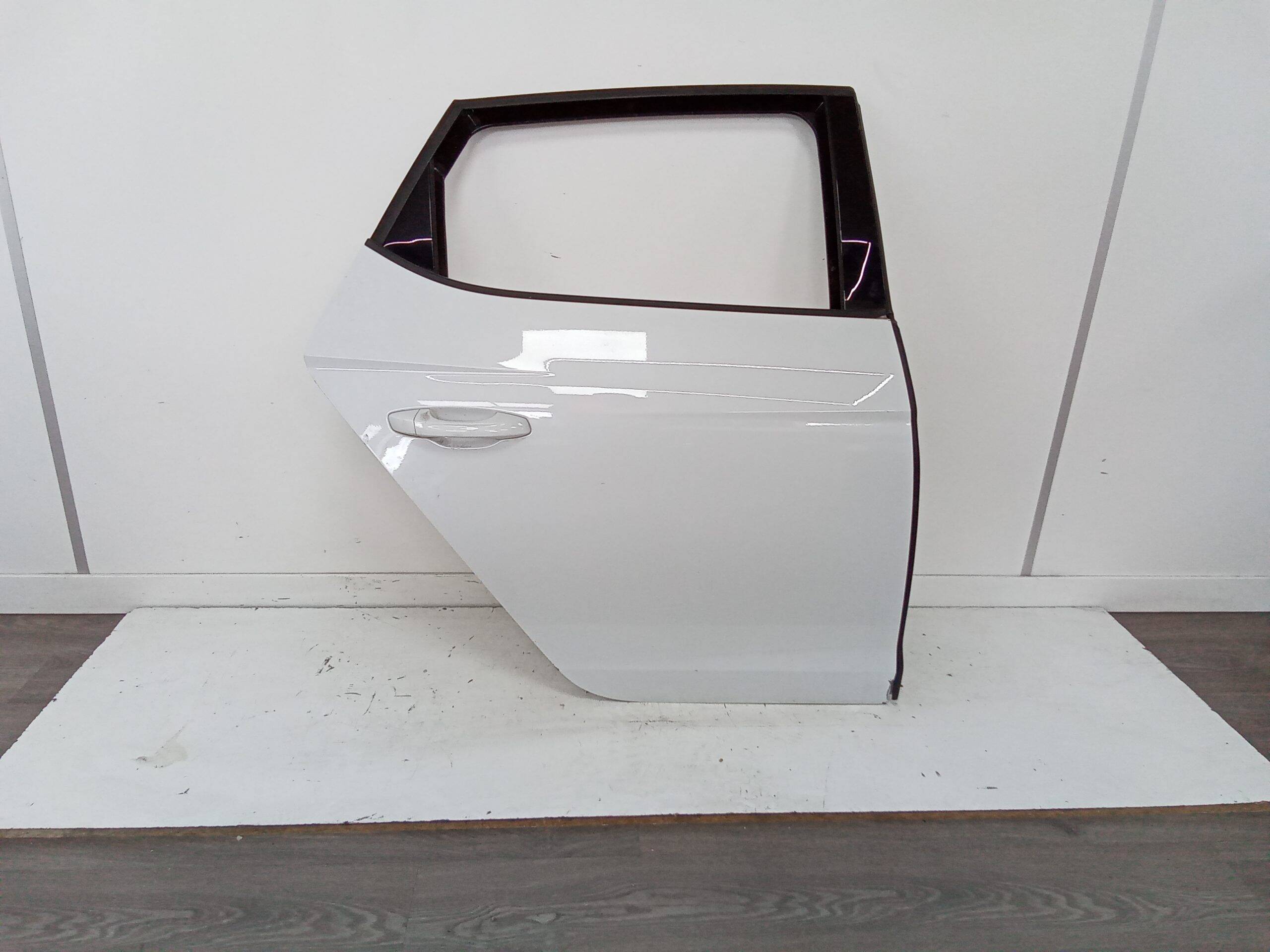 Puerta trasera derecha seat leon (5f1)(09.2012->)