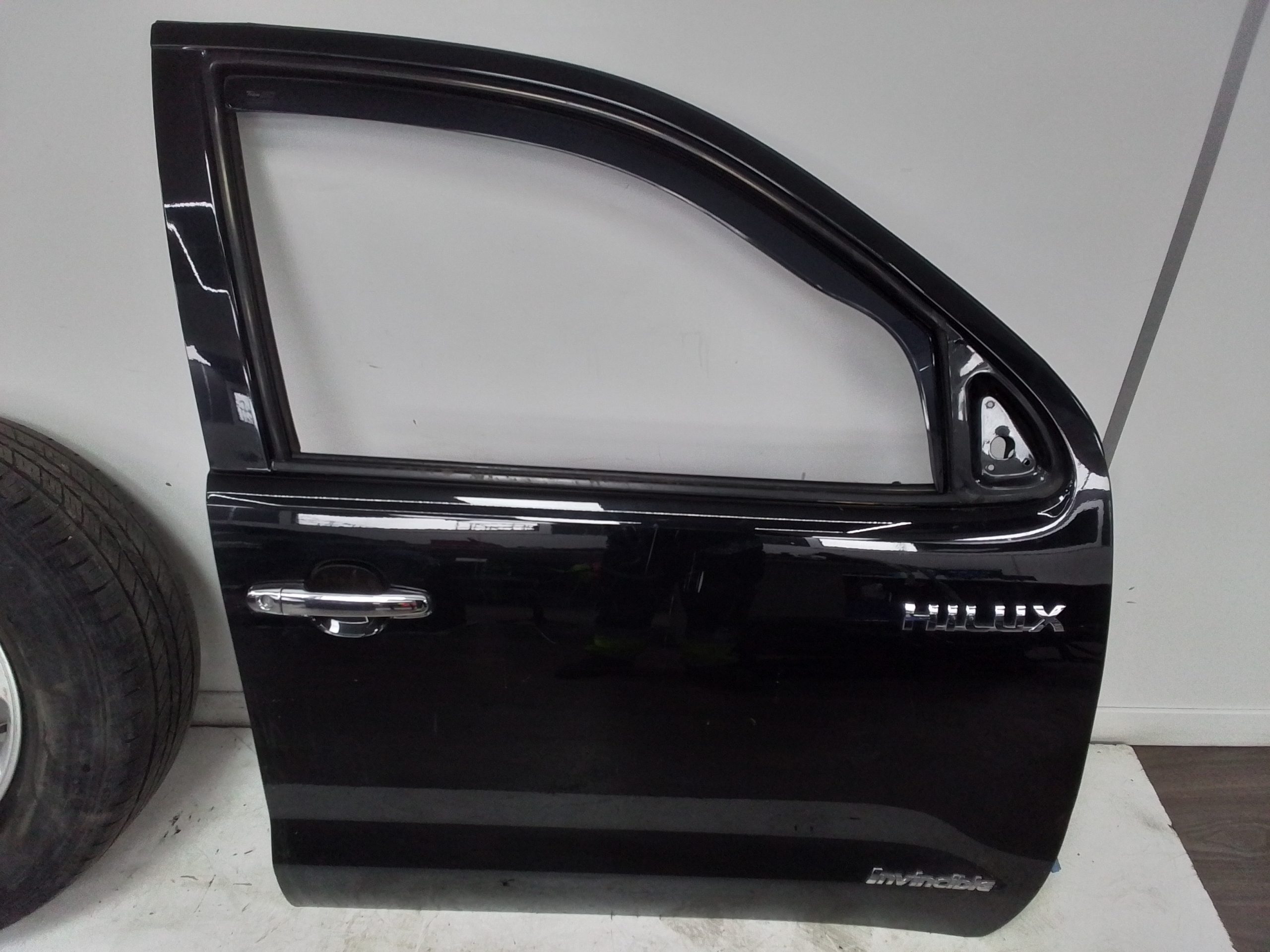 Puerta delantera derecha toyota hilux (kun)(2005->)