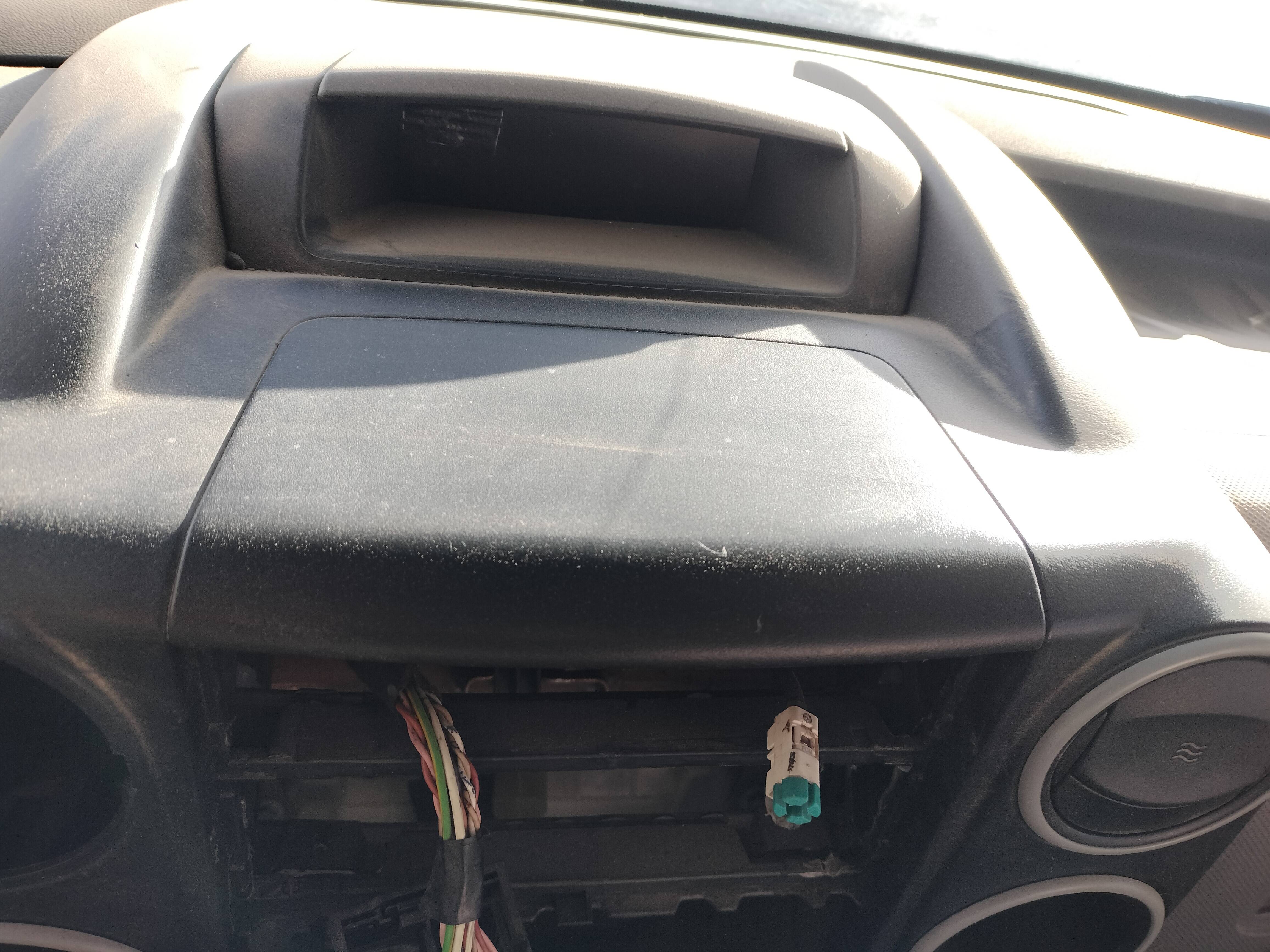 Moldura / consola radio citroen berlingo combi (2008->)