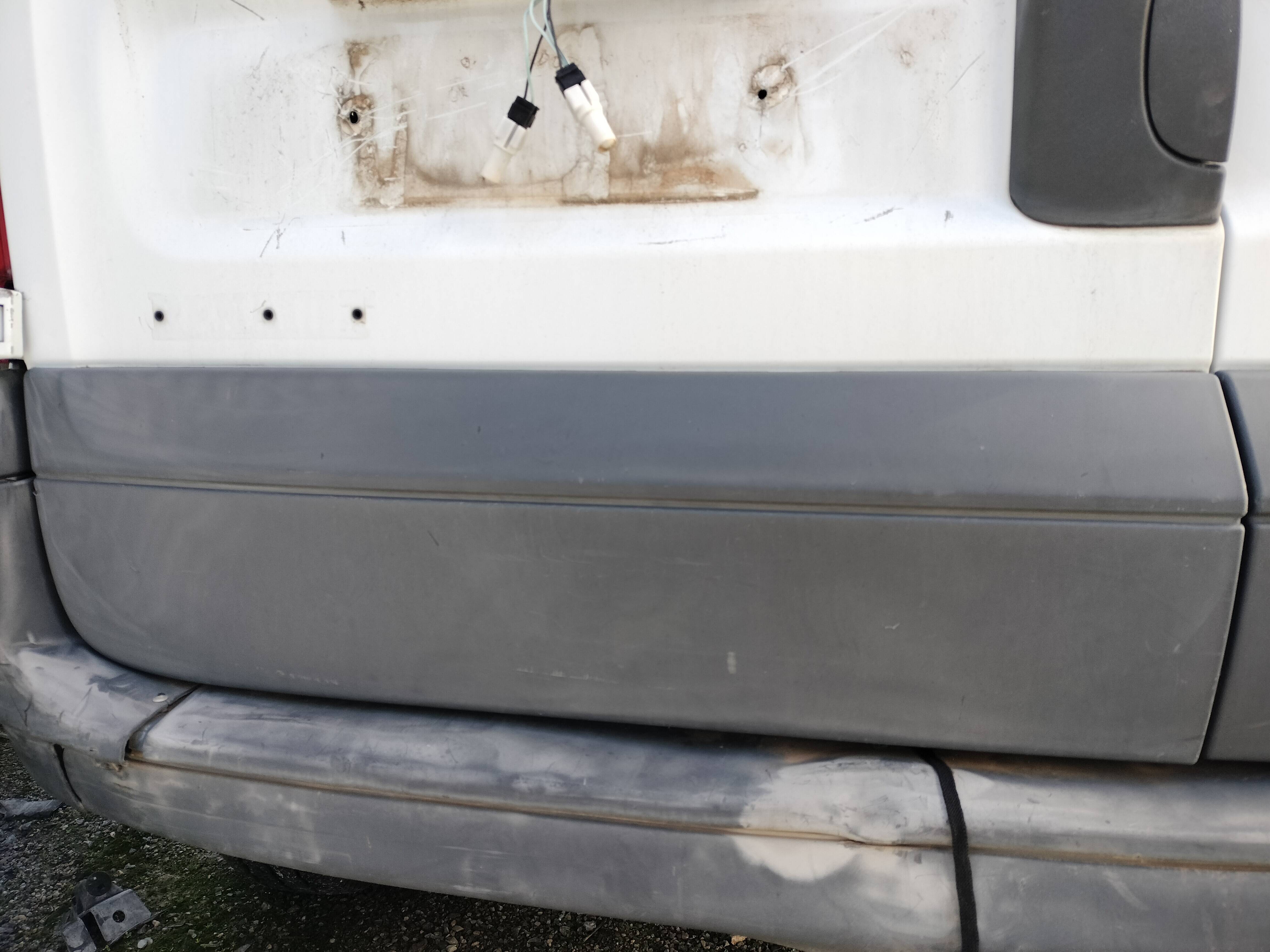 Moldura puerta trasera izquierda renault kangoo i (f/kc0)(2003->)