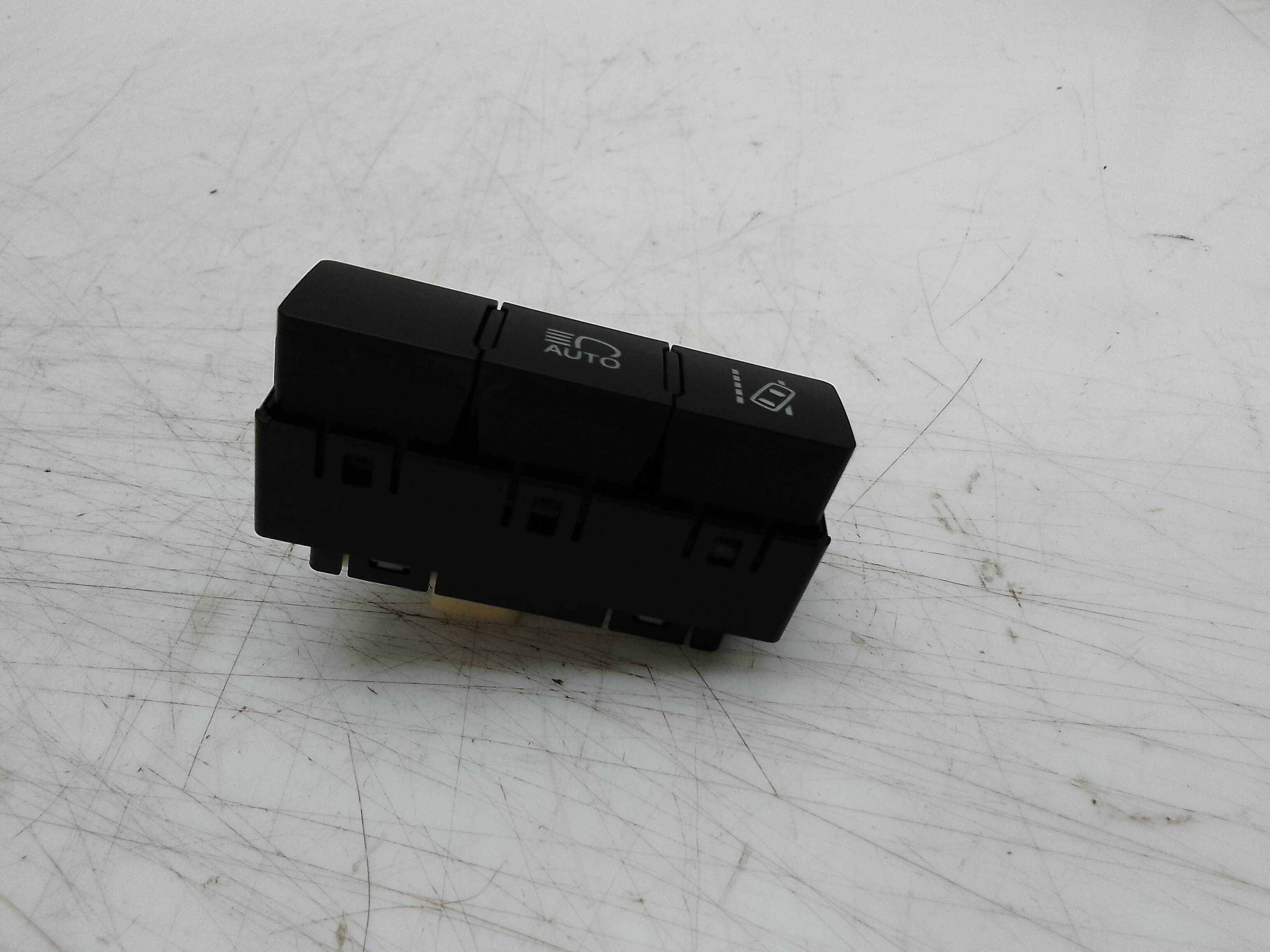 Interruptor (varios) toyota prius + (zvw40)(2012->)