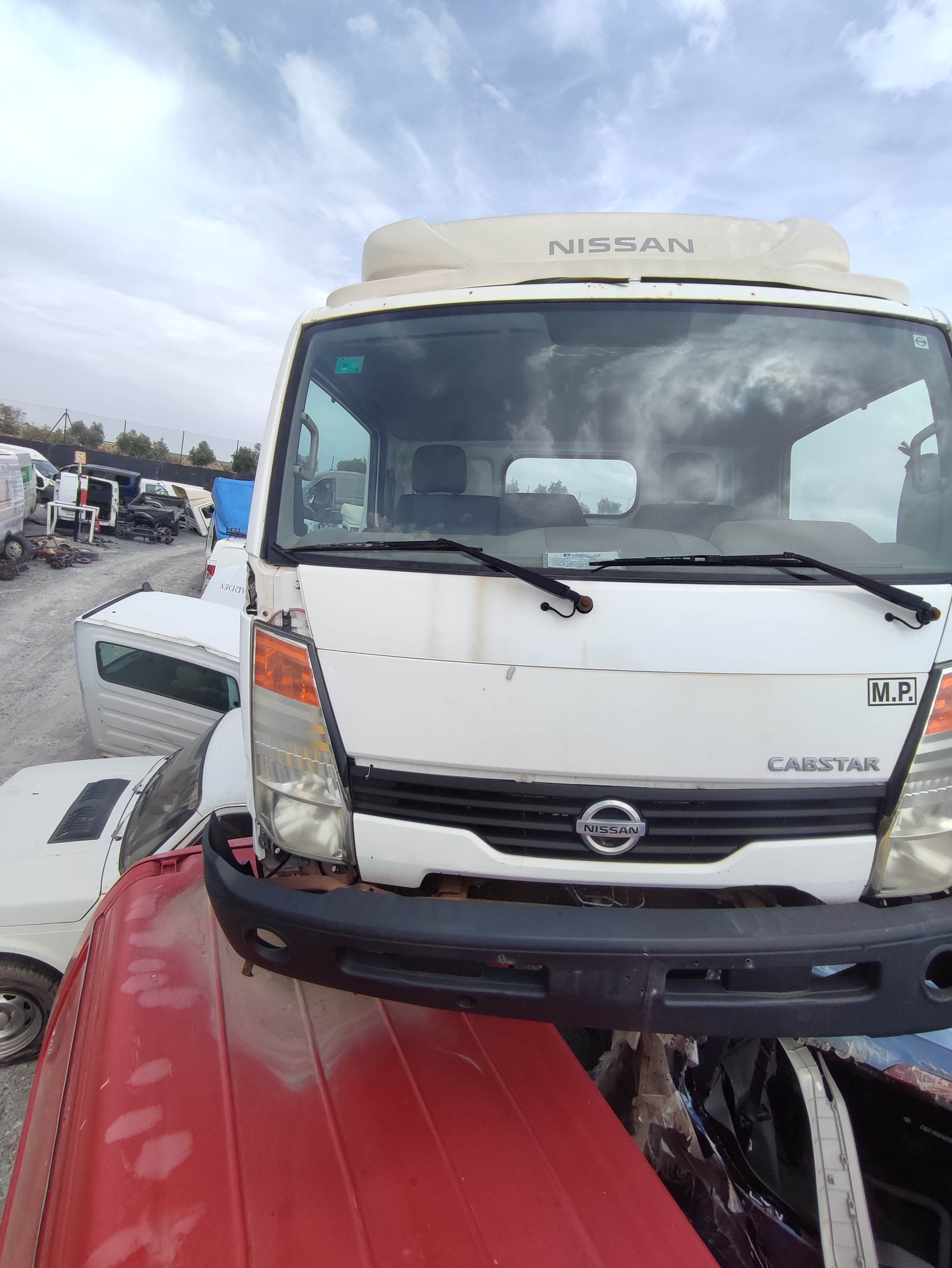 Faro derecho nissan cabstar ->09.06