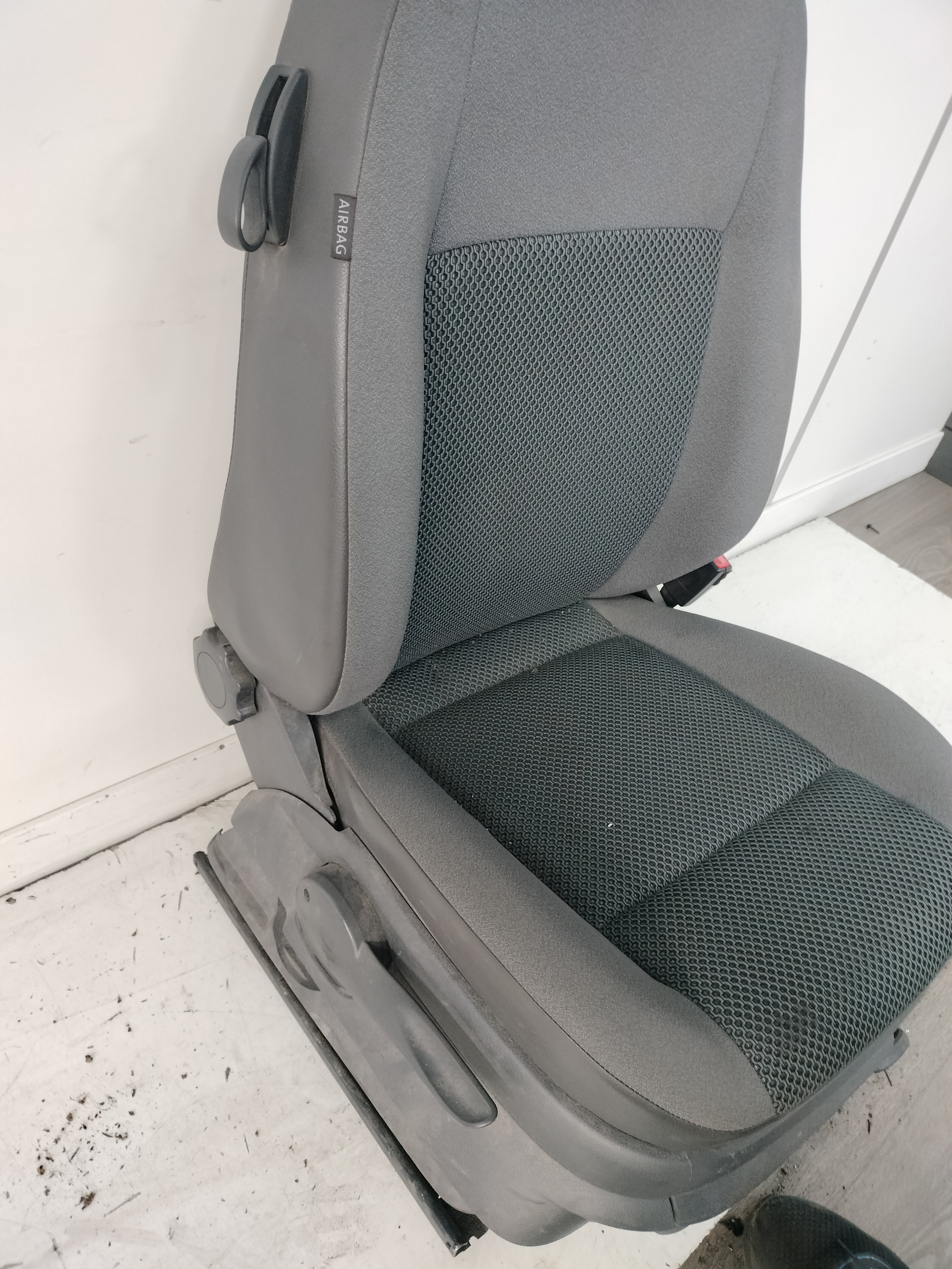 Asiento delantero derecho volkswagen caddy (2k)(02.2004->)