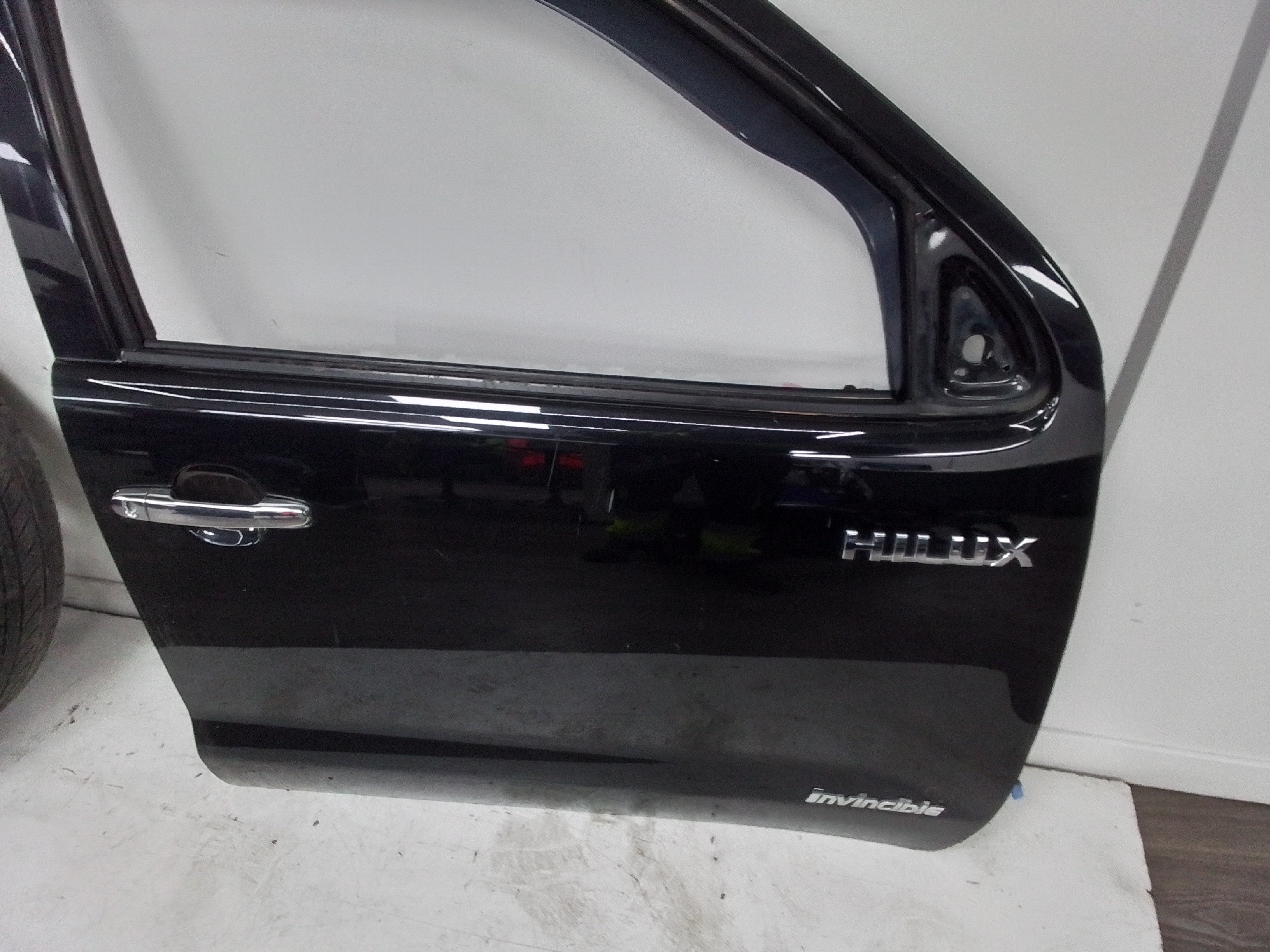 Puerta delantera derecha toyota hilux (kun)(2005->)