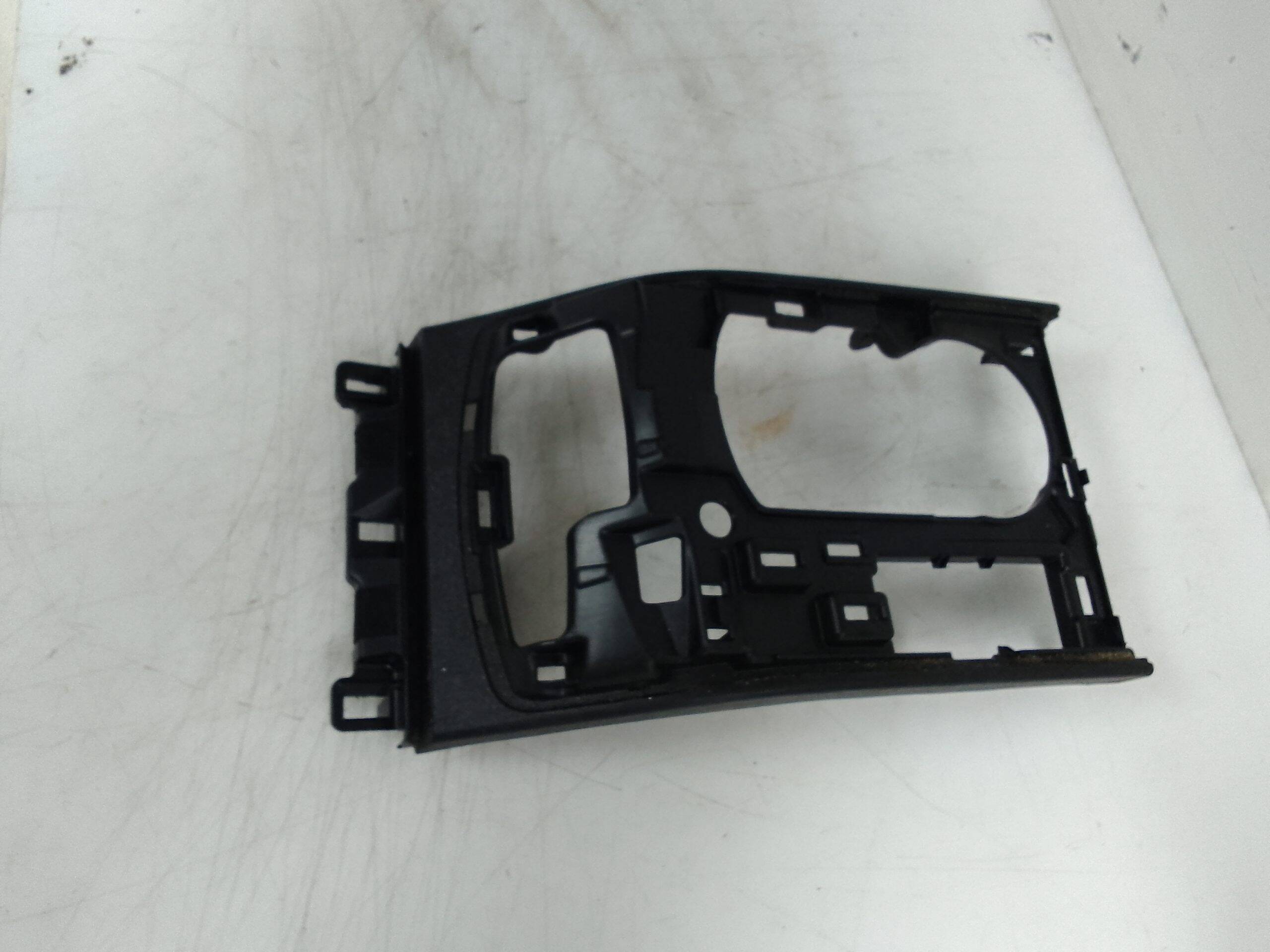 Soporte vasos delantero toyota prius + (zvw40)(2012->)