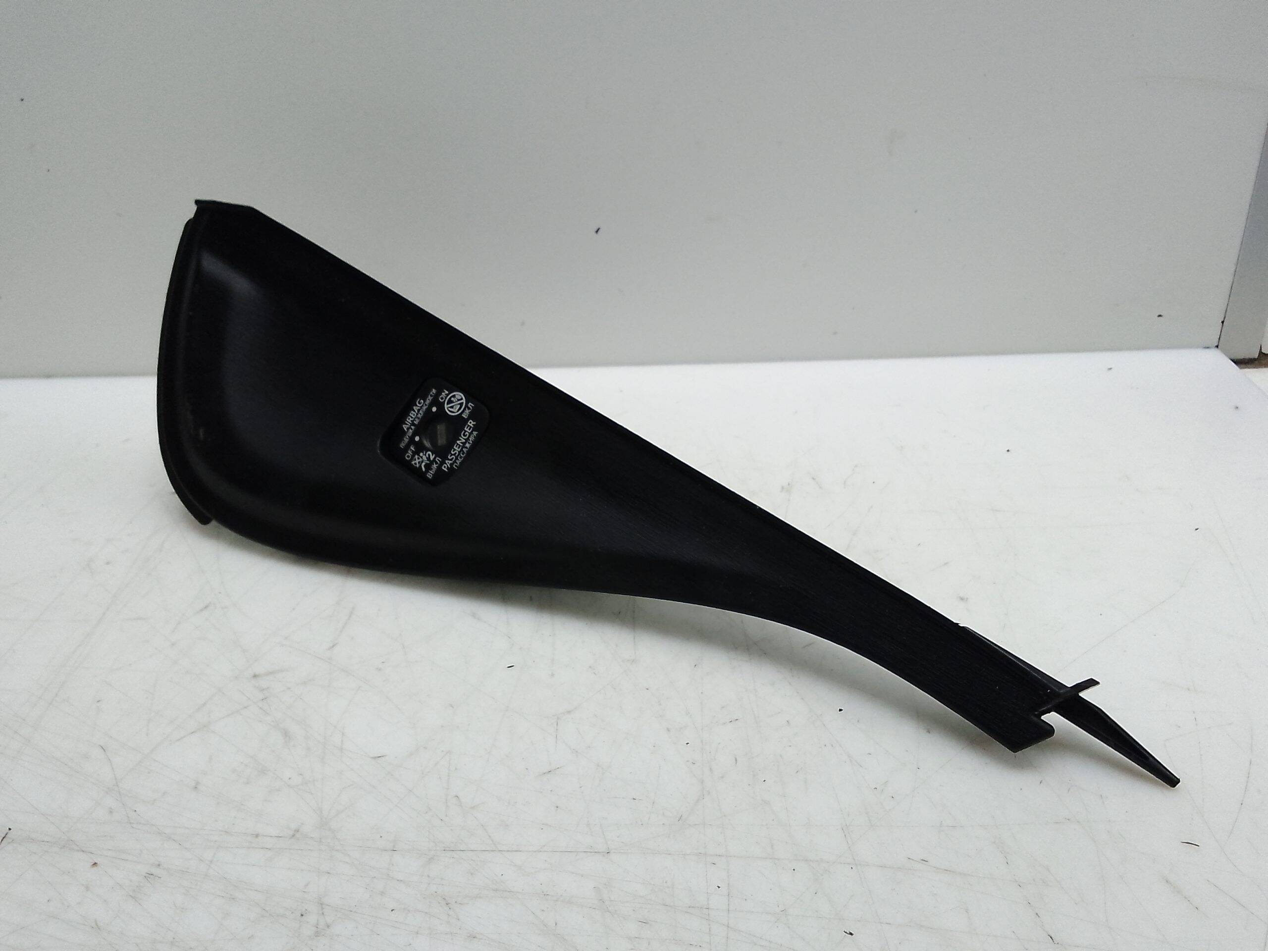 Moldura lateral derecha toyota prius + (zvw40)(2012->)