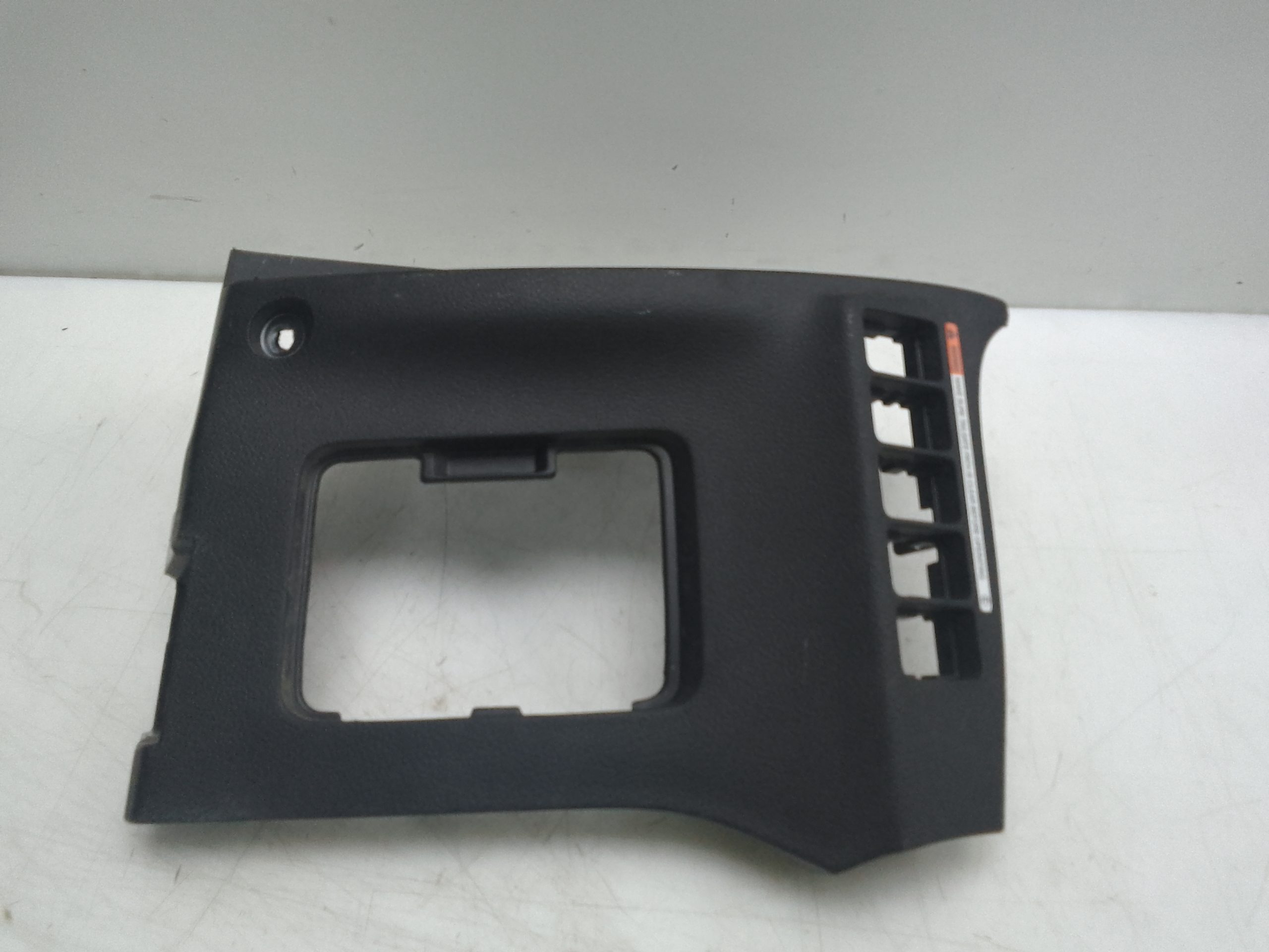 Moldura interior mitsubishi outlander (gf0/gg0)(2012->)