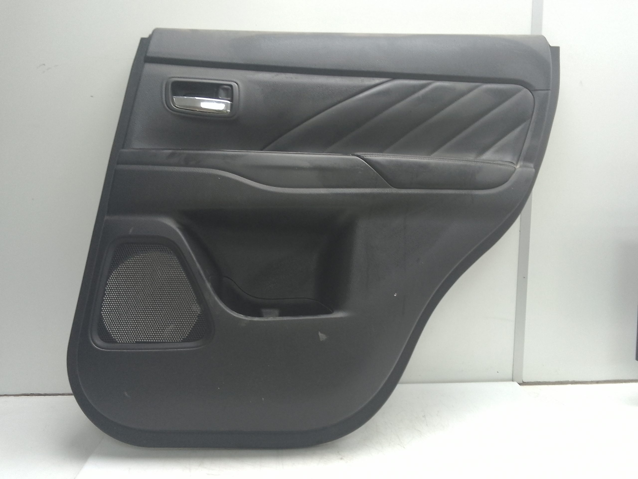 Guarnecido puerta trasera derecha mitsubishi outlander (gf0/gg0)(2012->)