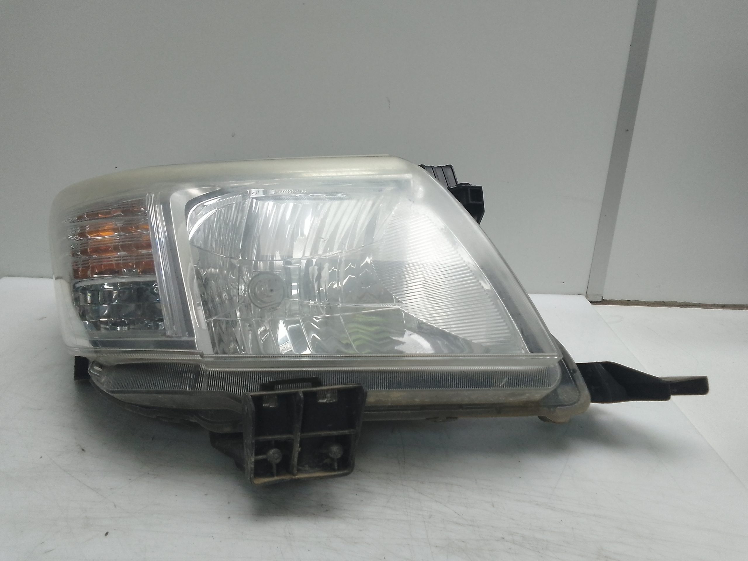 Faro derecho toyota hilux (kun)(2005->)