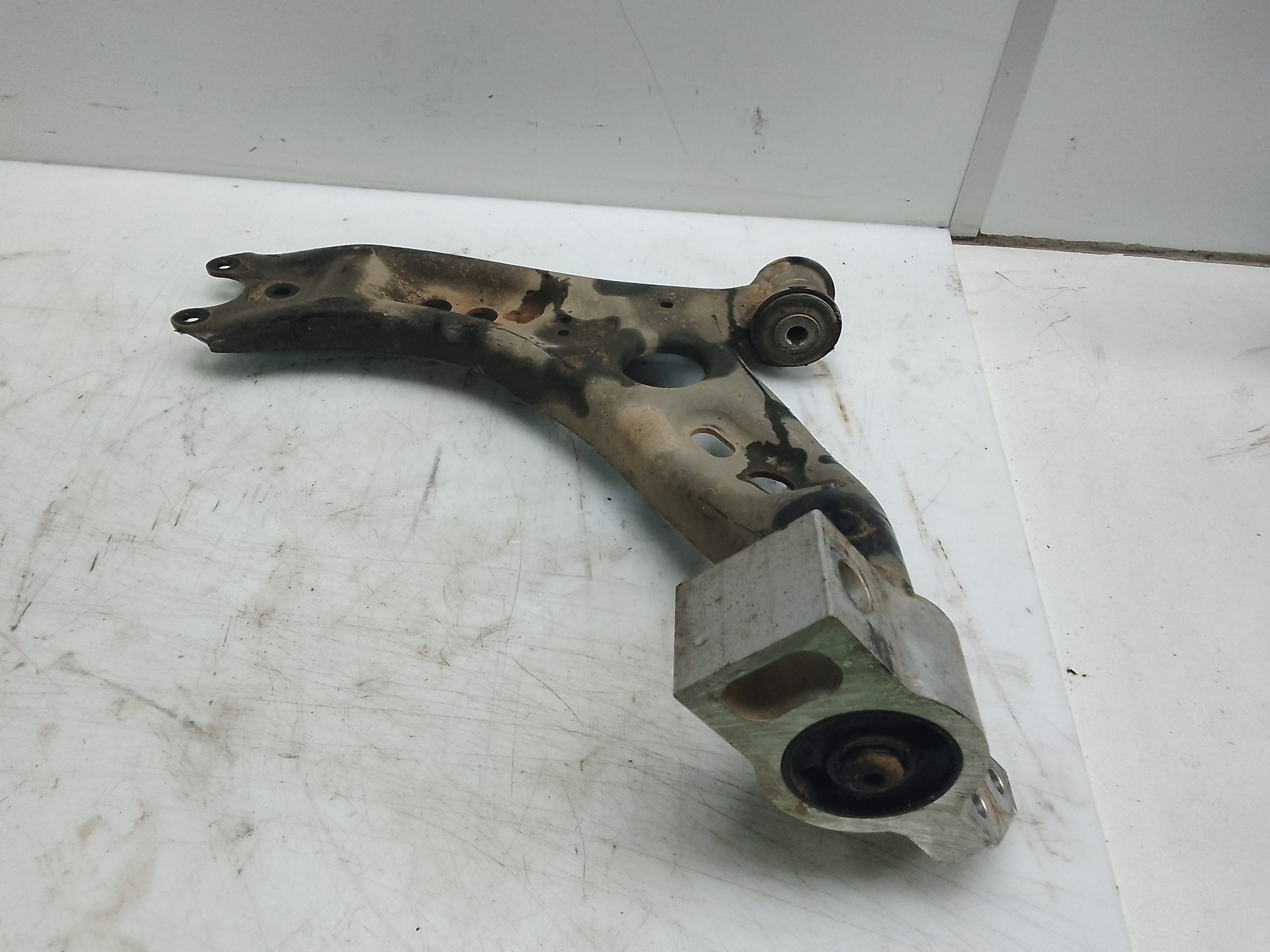 Brazo suspension inferior delantero izquierdo volkswagen passat berlina (3g2)(07.2014->)