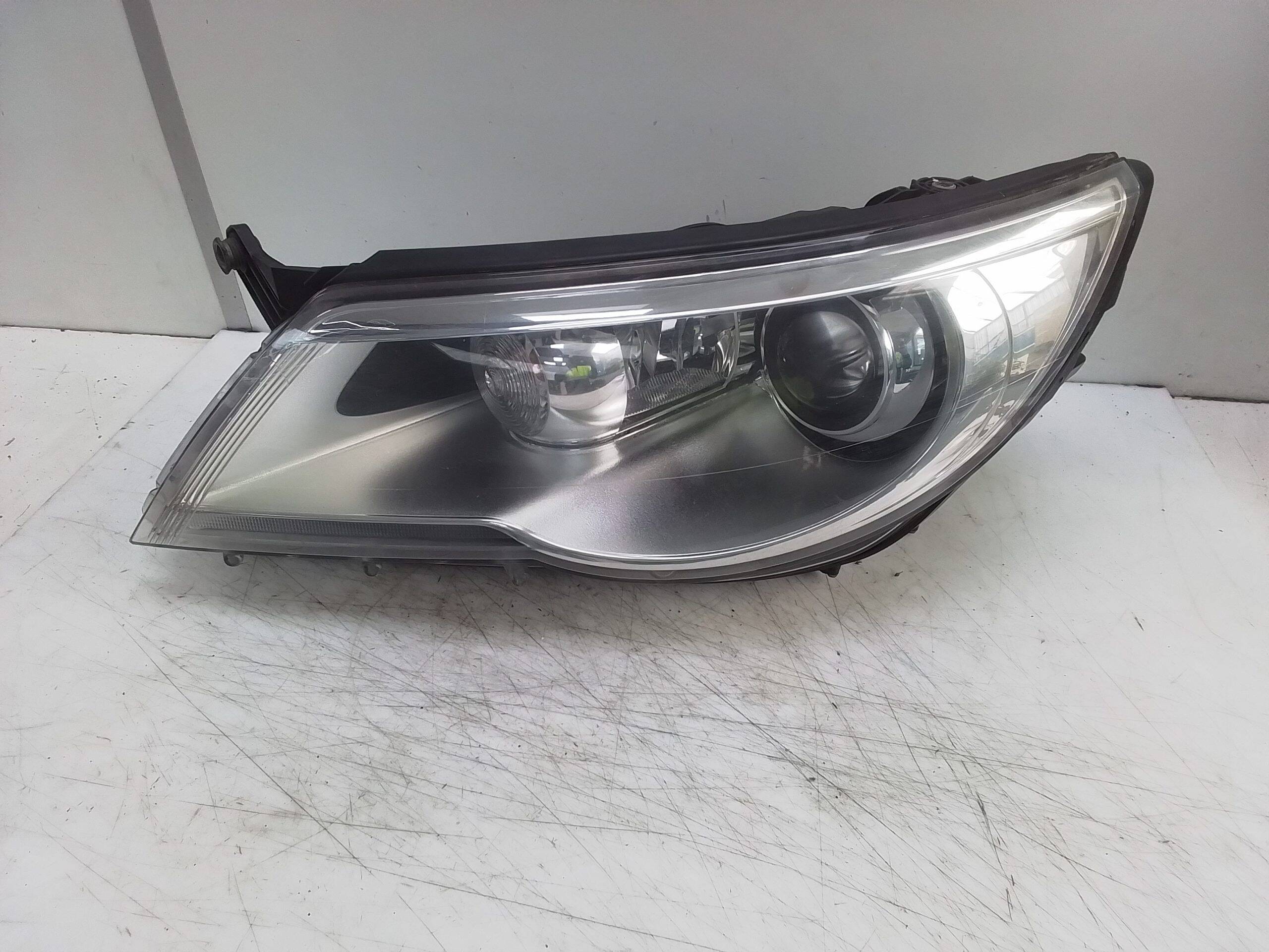 Faro izquierdo volkswagen tiguan (5n1)(11.2007->)