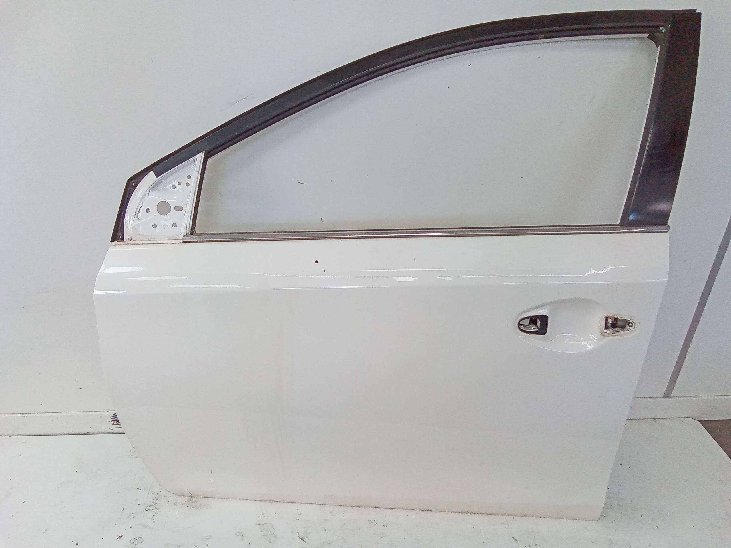 Puerta delantera izquierda toyota auris (e18)(10.2012->)