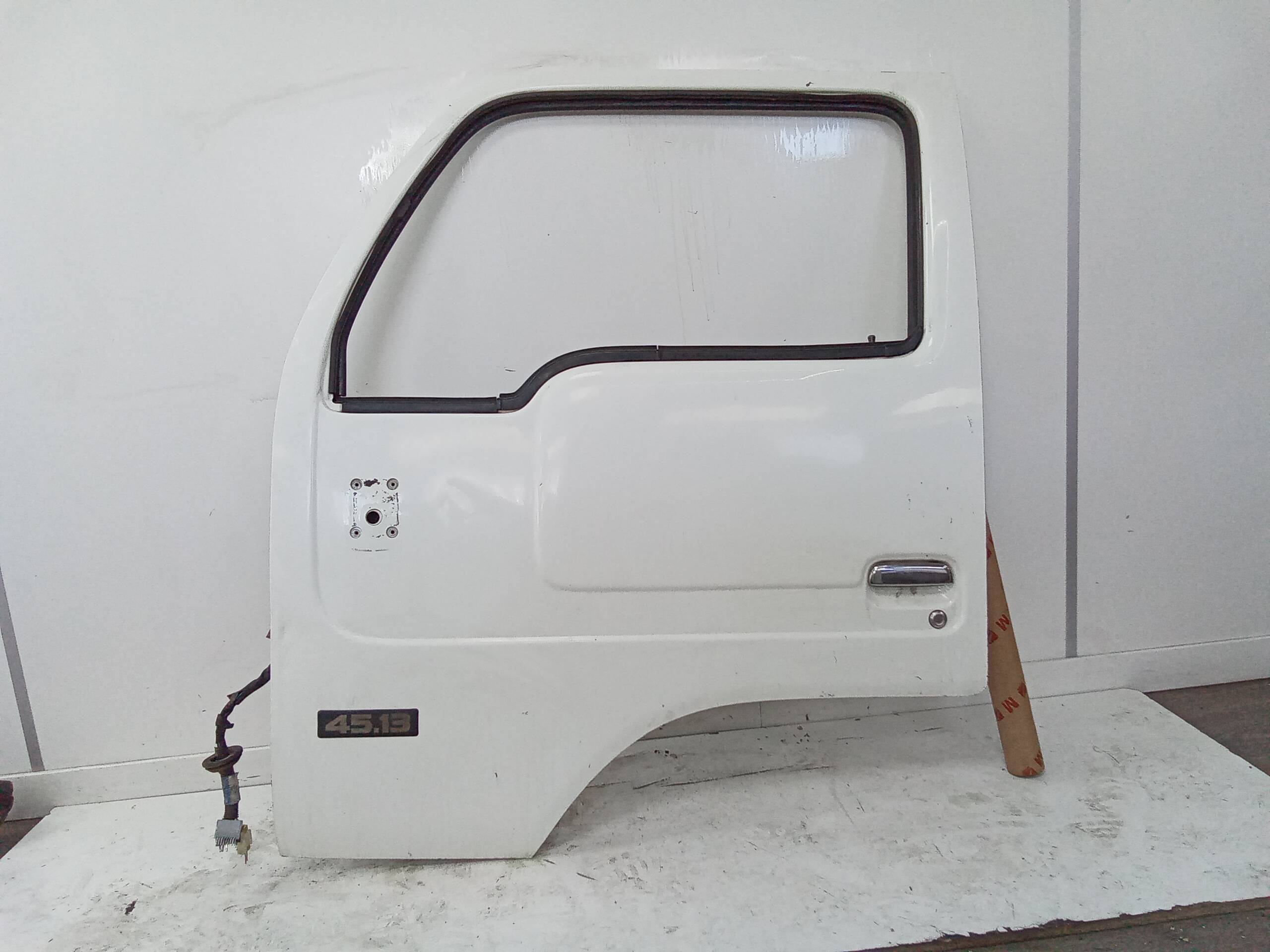 Puerta delantera izquierda nissan cabstar 01.04 ->