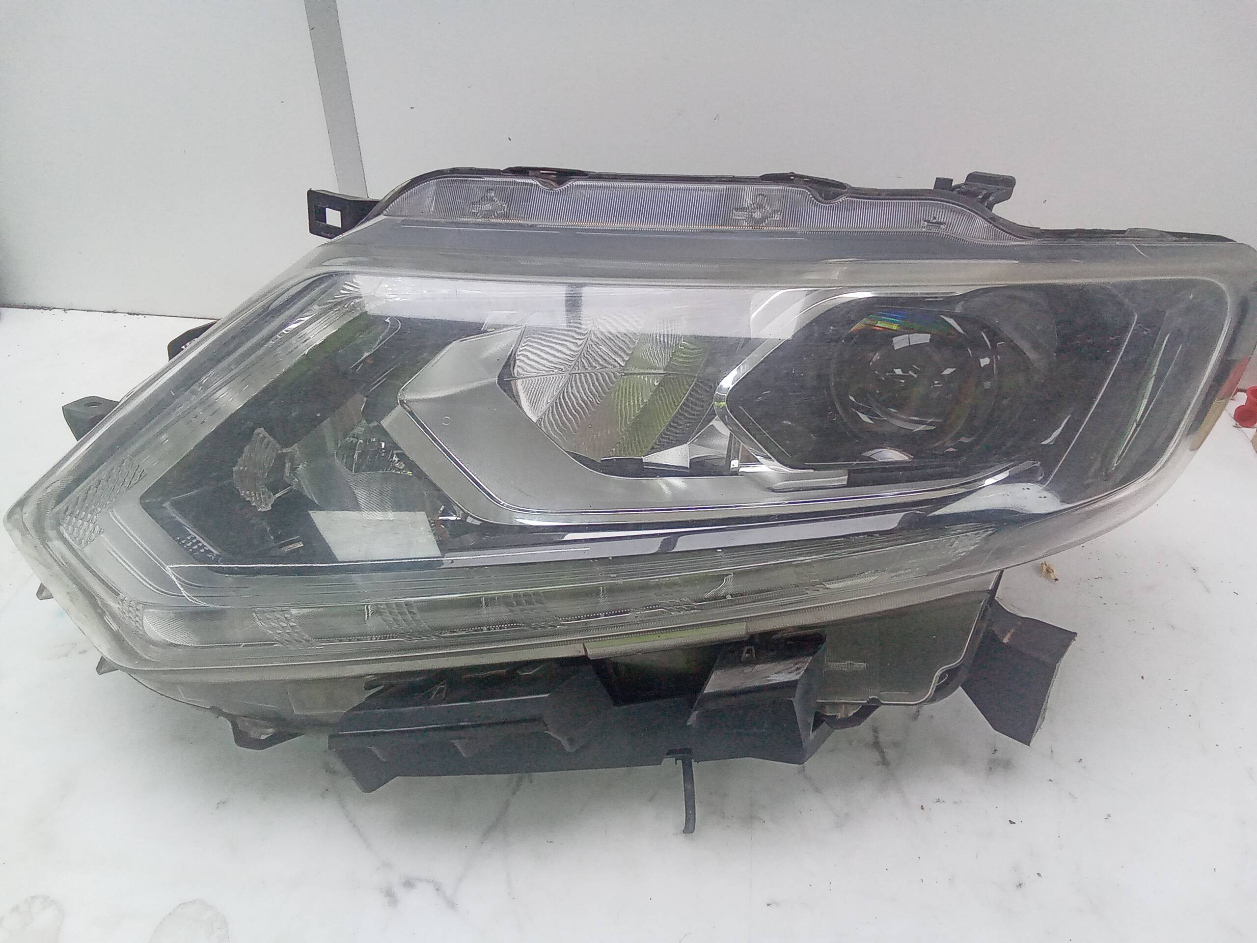 Faro izquierdo nissan x-trail iii (t32)(04.2014->)