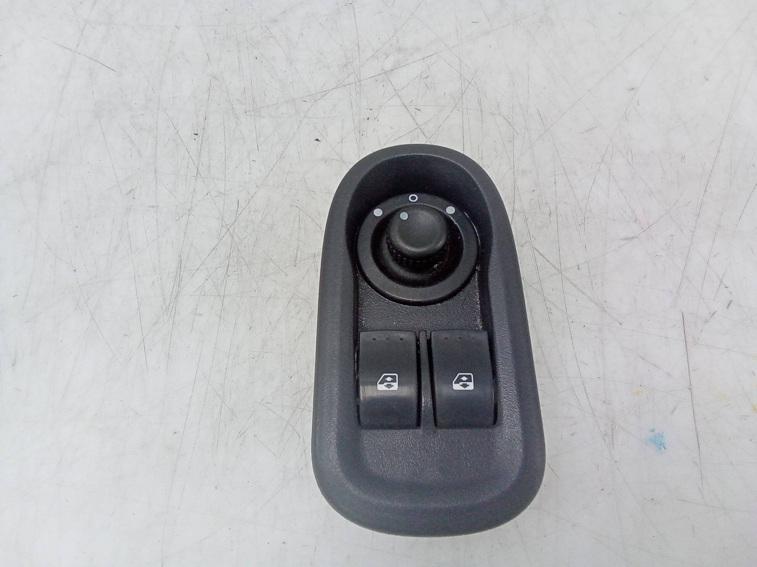 Mando elevalunas delantero izquierdo nissan nv400 furgon (x62)(2011->)