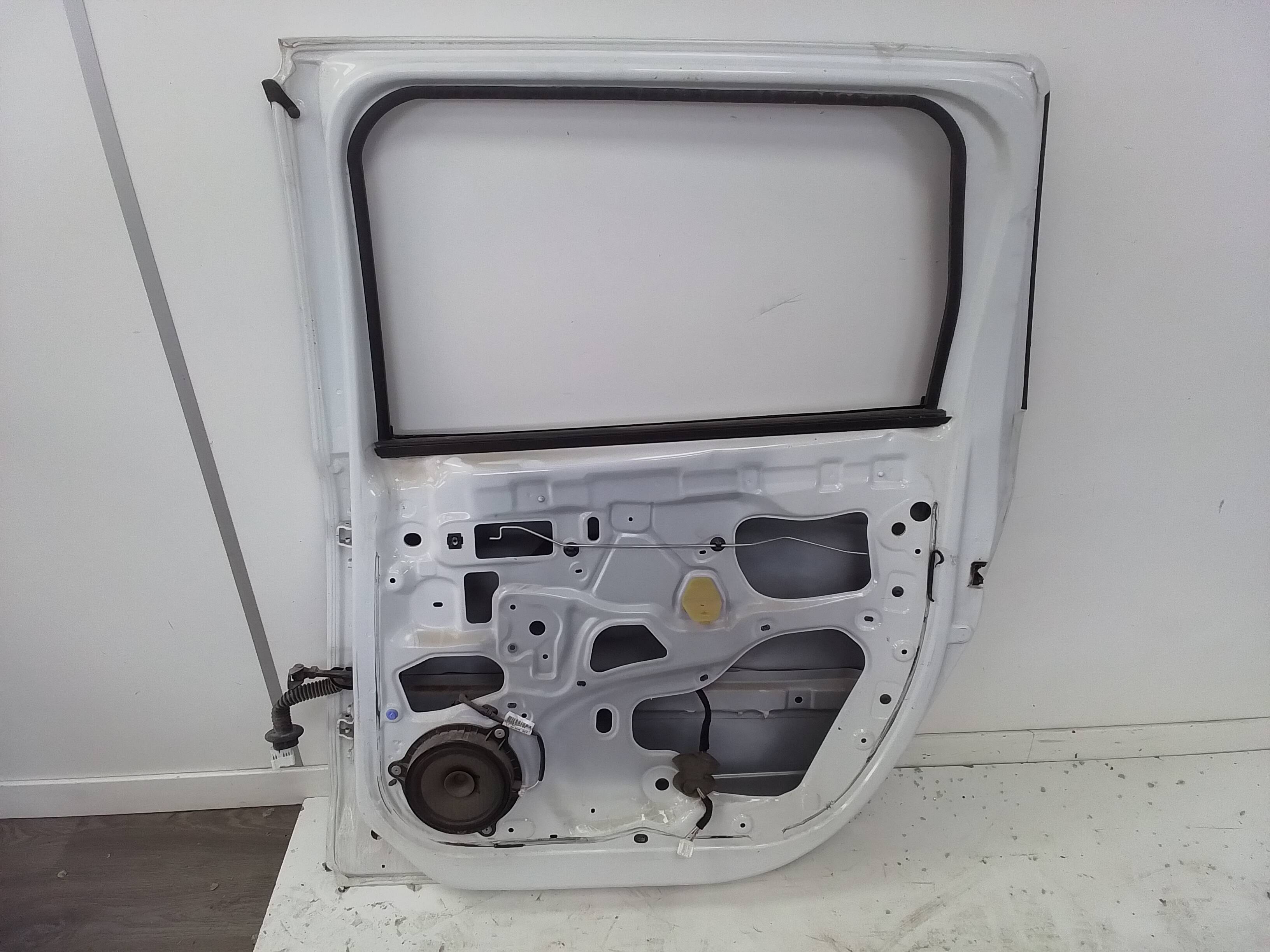 Puerta trasera derecha dacia lodgy (04.2012->)