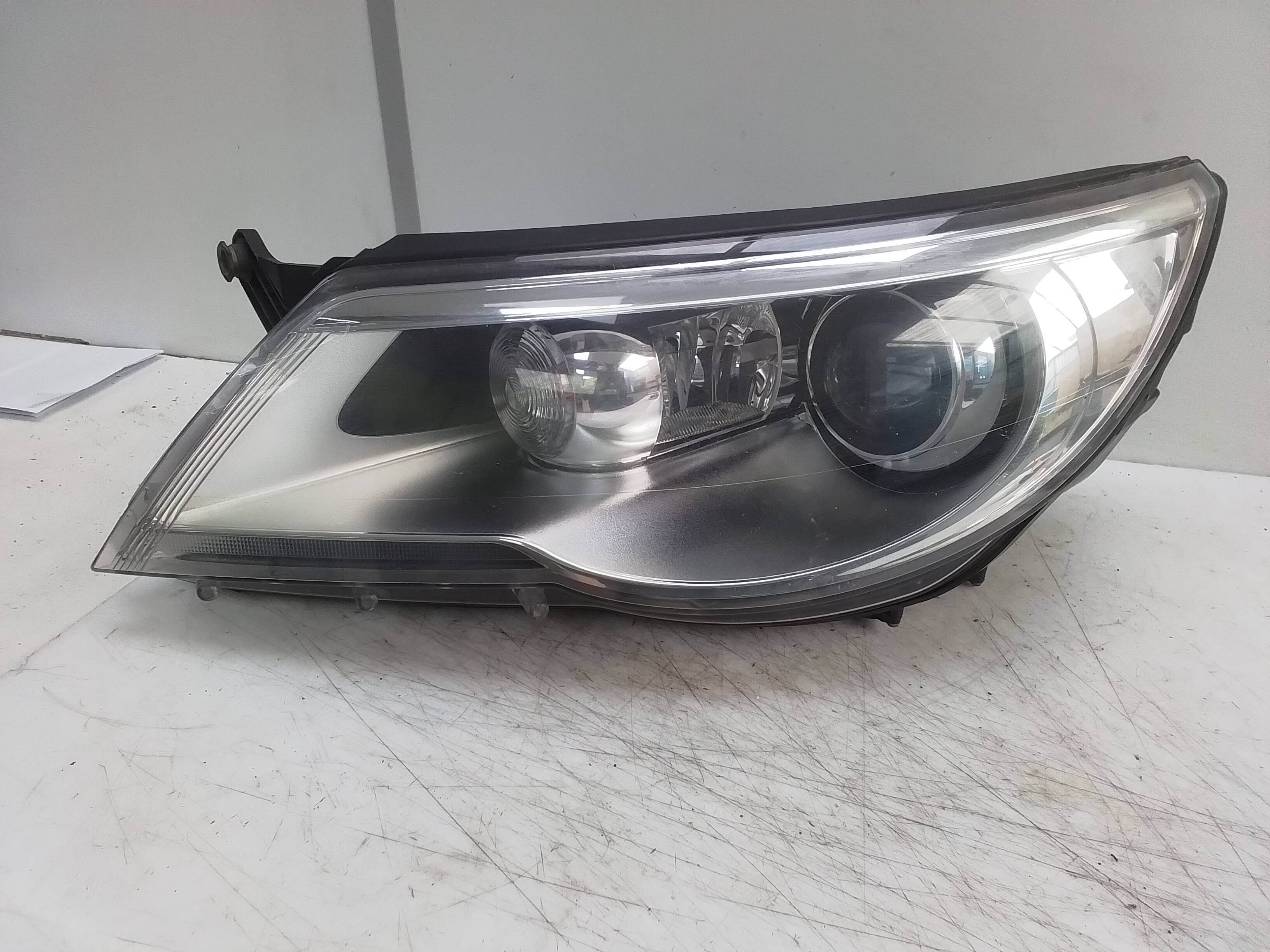 Faro izquierdo volkswagen tiguan (5n1)(11.2007->)