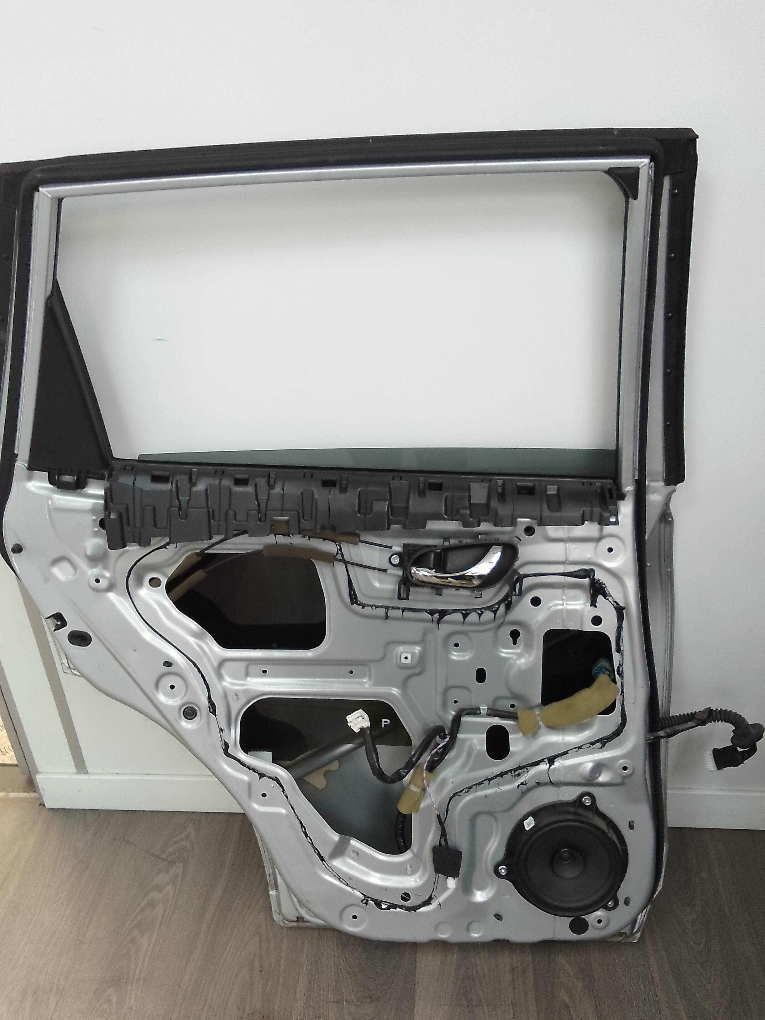 Puerta trasera izquierda nissan x-trail iii (t32)(04.2014->)