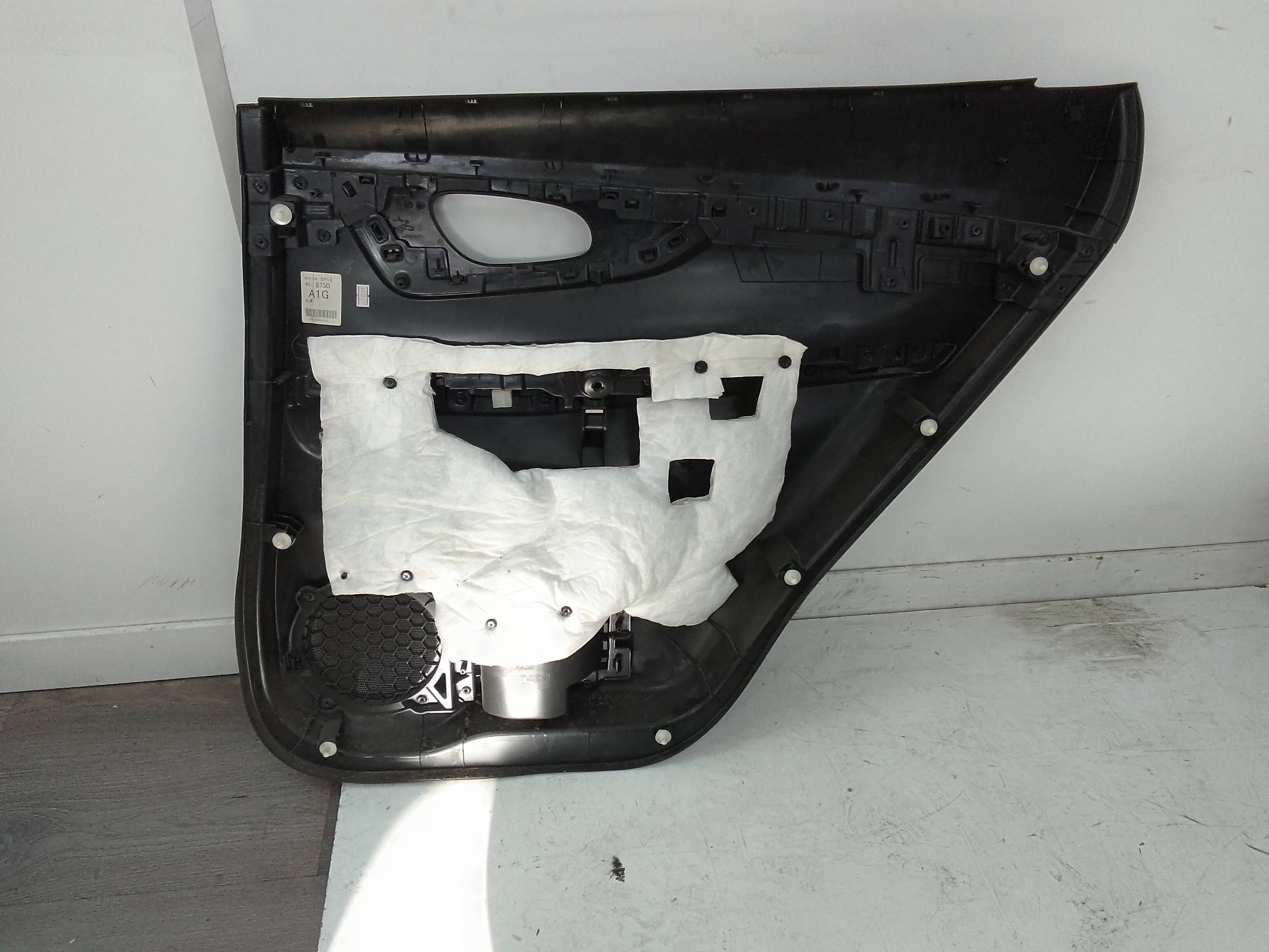 Guarnecido lateral trasero izquierdo nissan x-trail iii (t32)(04.2014->)