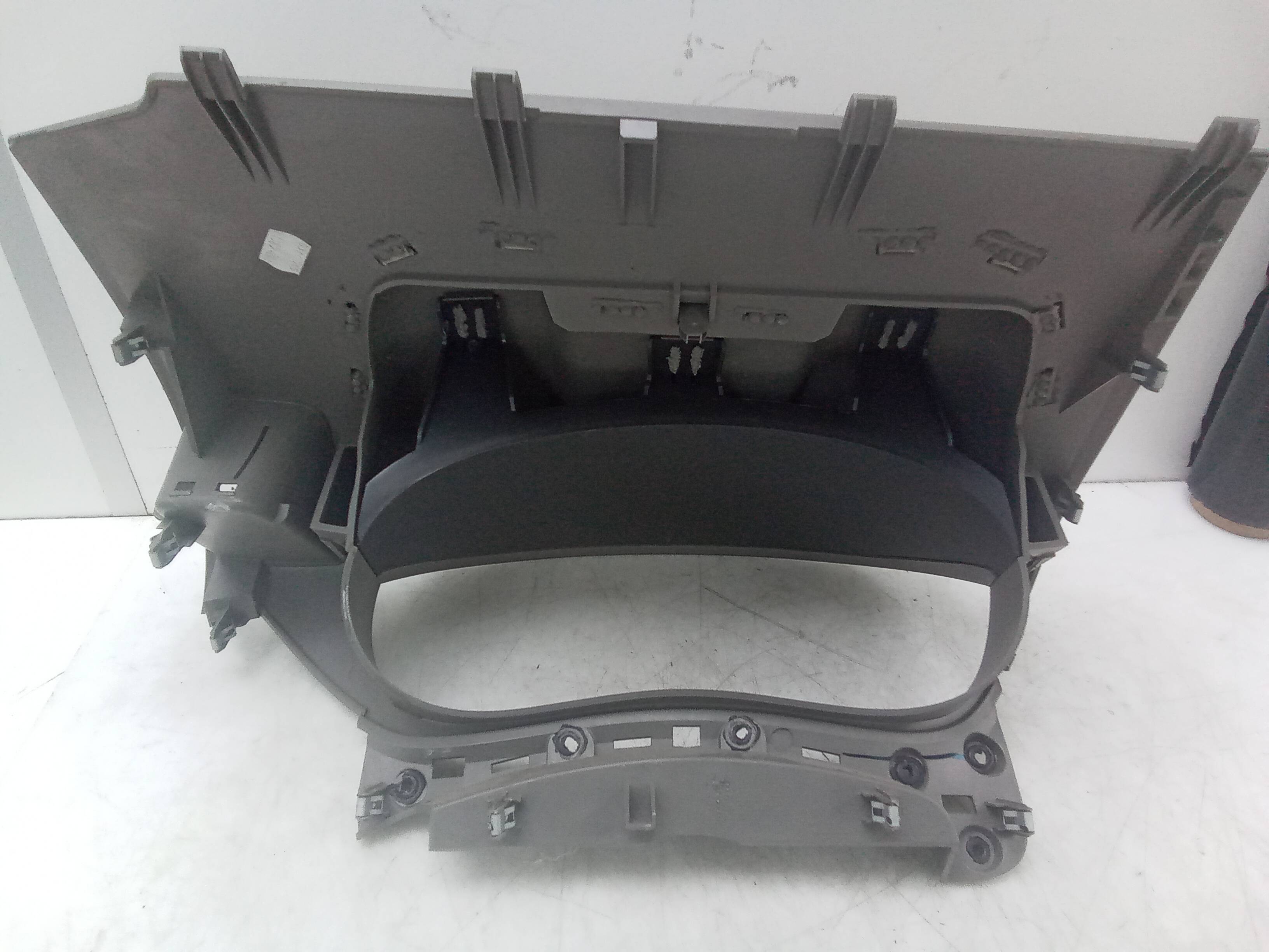 Moldura cuadro instrumentos nissan nv400 furgon (x62)(2011->)