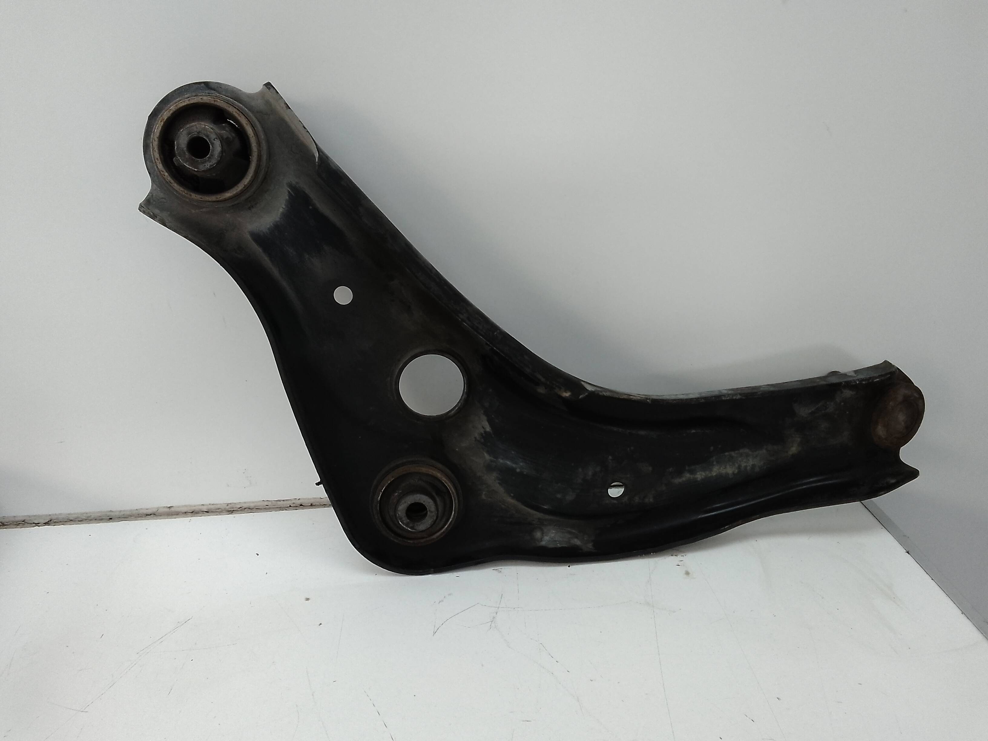 Brazo suspension inferior delantero derecho renault kadjar (06.2015->)