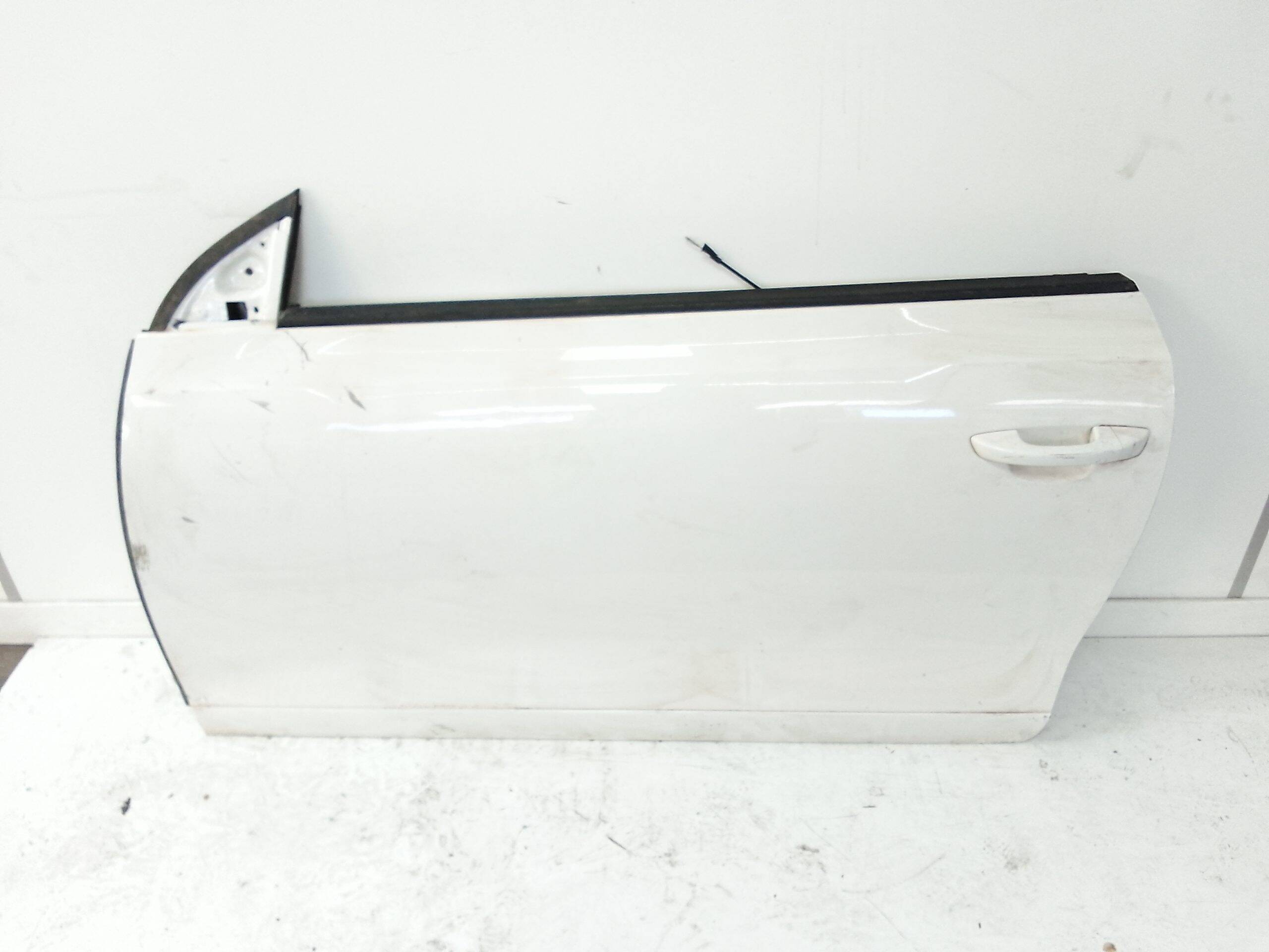 Puerta delantera izquierda volkswagen scirocco (137)(08.2008->)