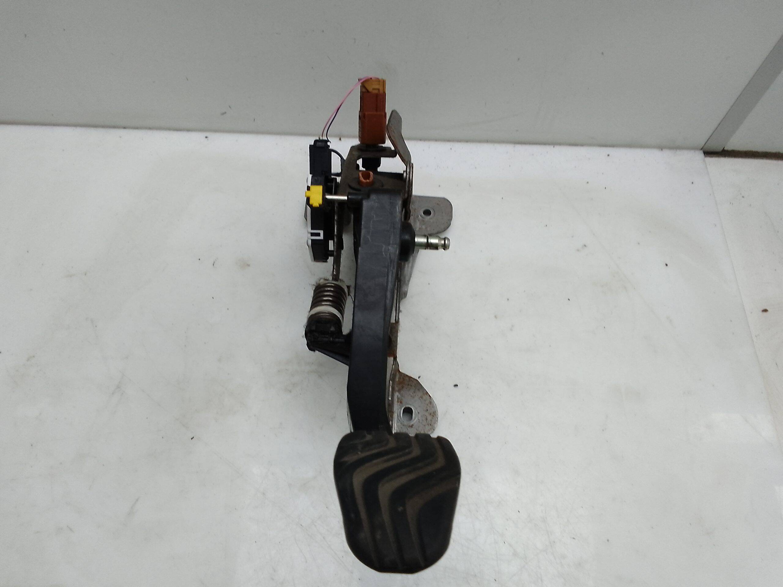 Pedal embrague nissan x-trail iii (t32)(04.2014->)