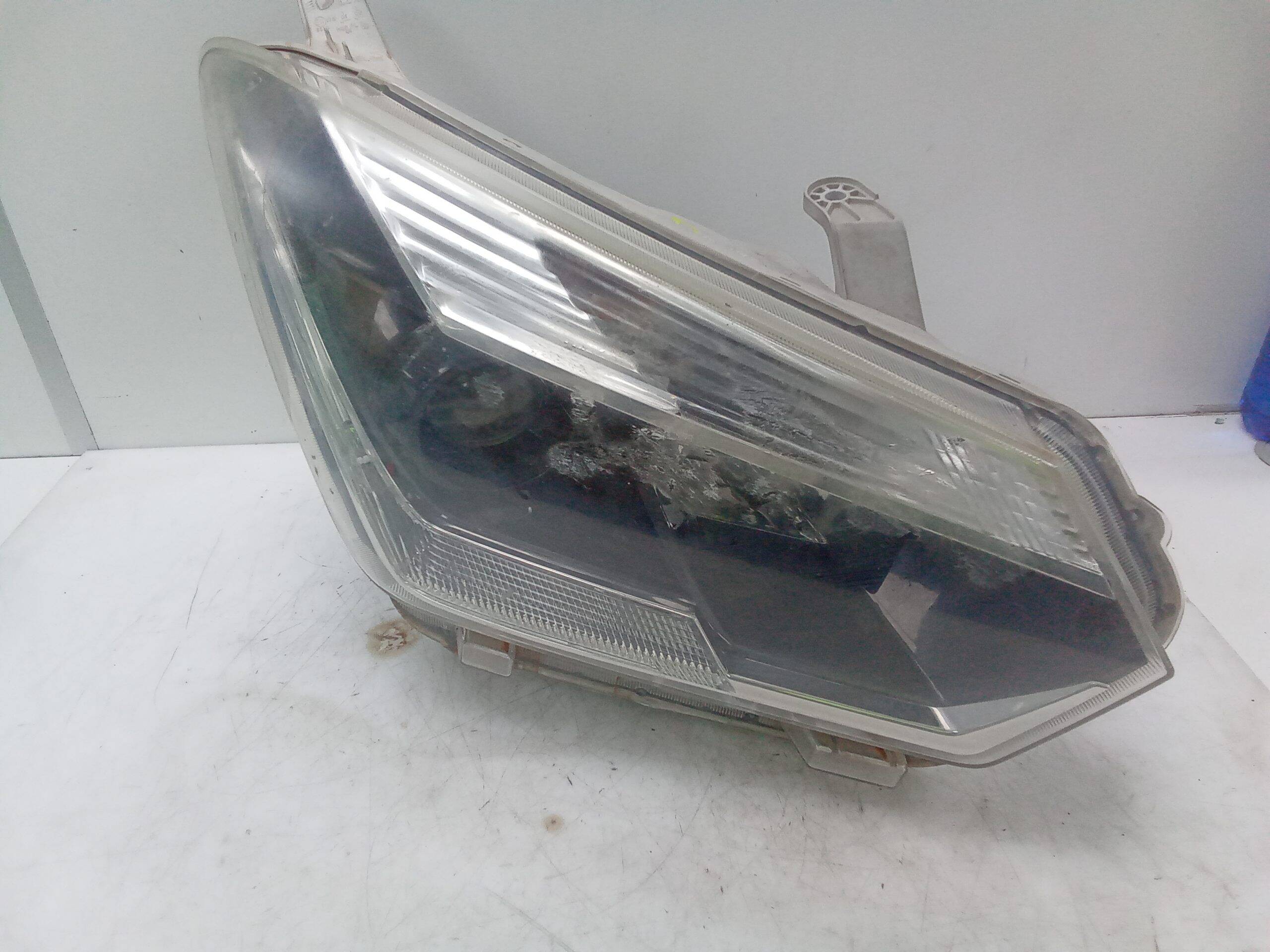 Faro derecho isuzu d-max (2012->)