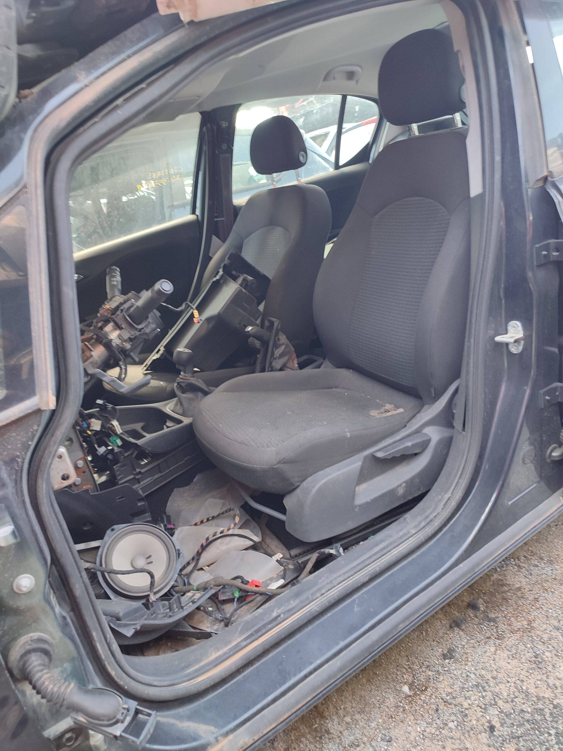 Goma puerta delantera izquierda opel corsa e (2014->)