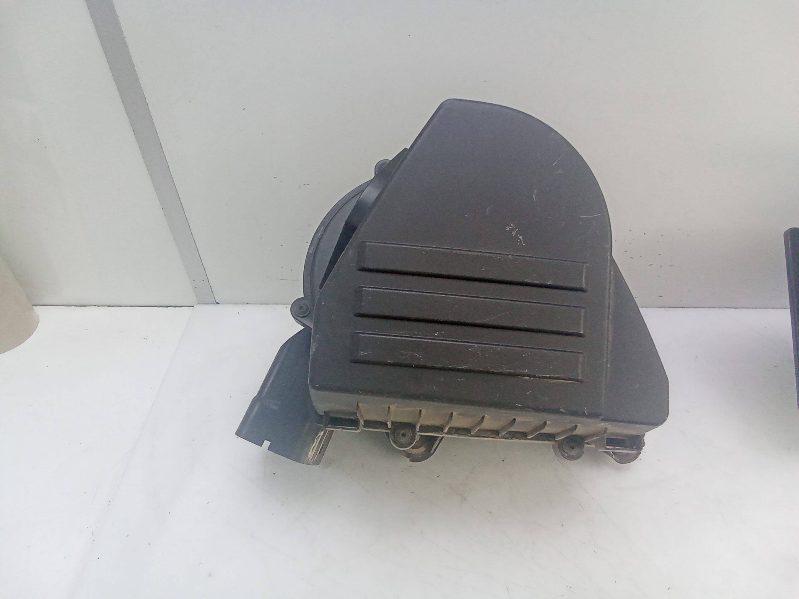 Caja filtro aire skoda rapid (nh)(07.2012->)