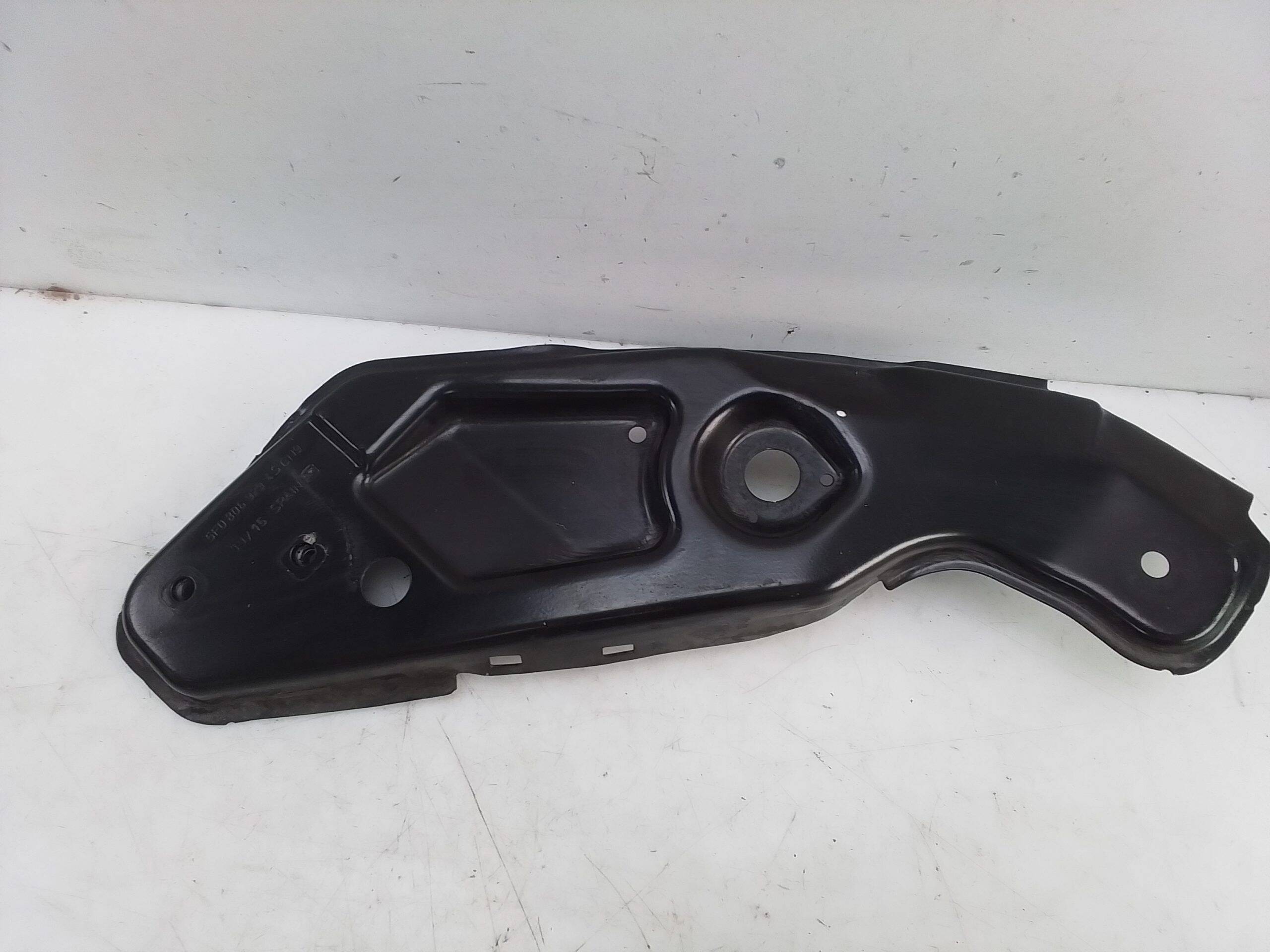 Soporte faro derecho. seat leon (5f1)(09.2012->)