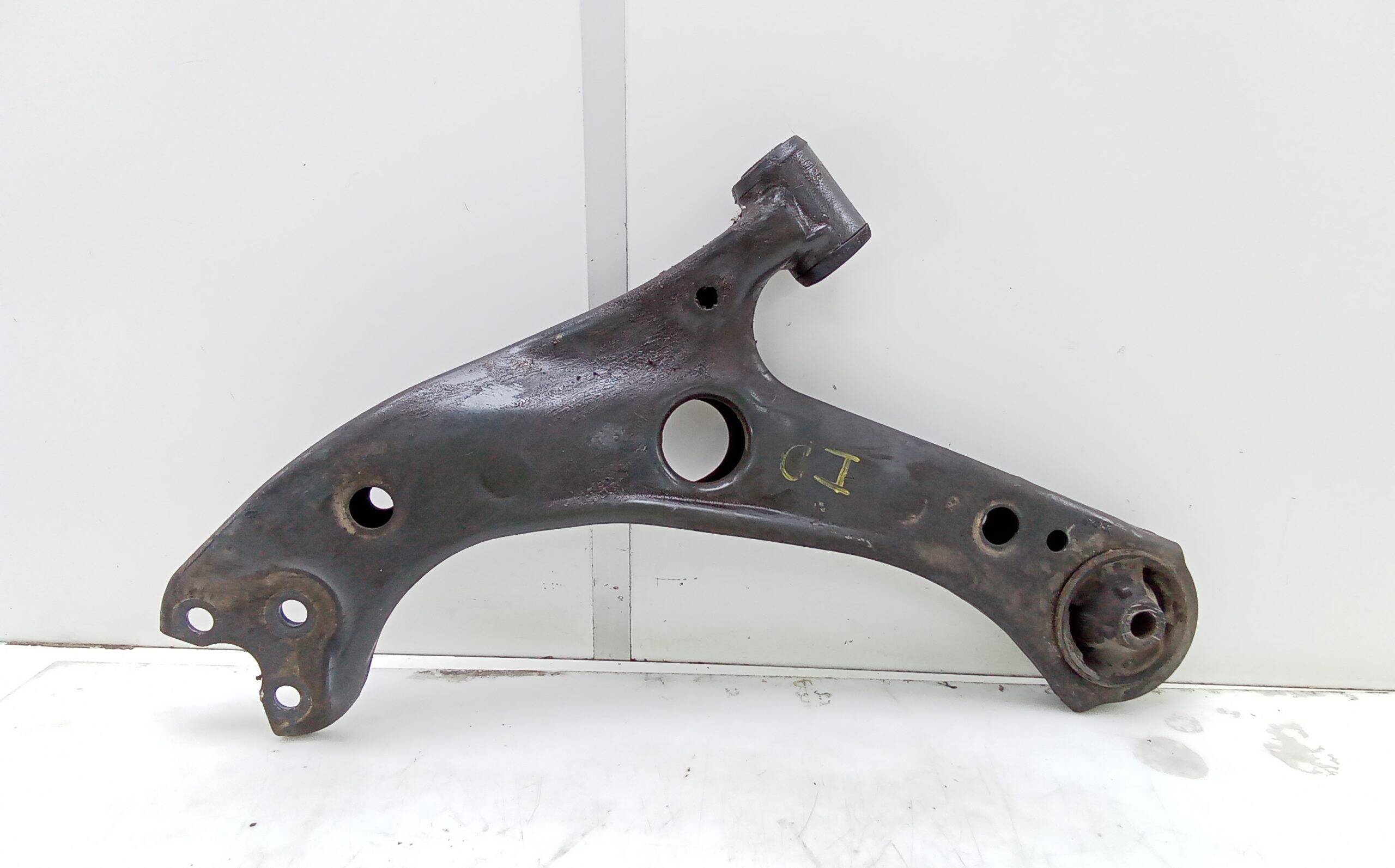 Brazo suspension inferior delantero izquierdo toyota corolla (e21)(2019->)